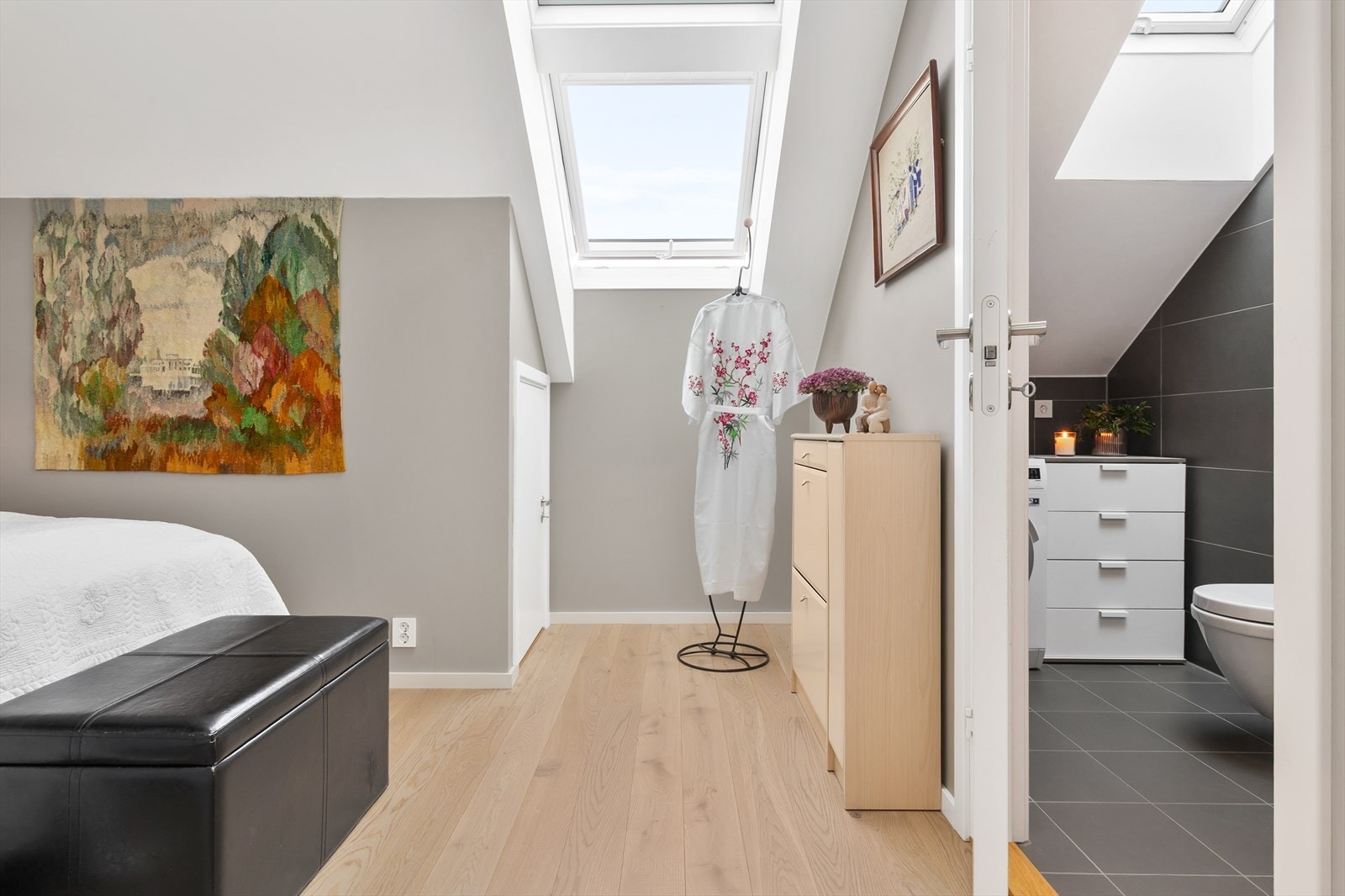 Hovedsoverom med eget dusjbad Galleribilde