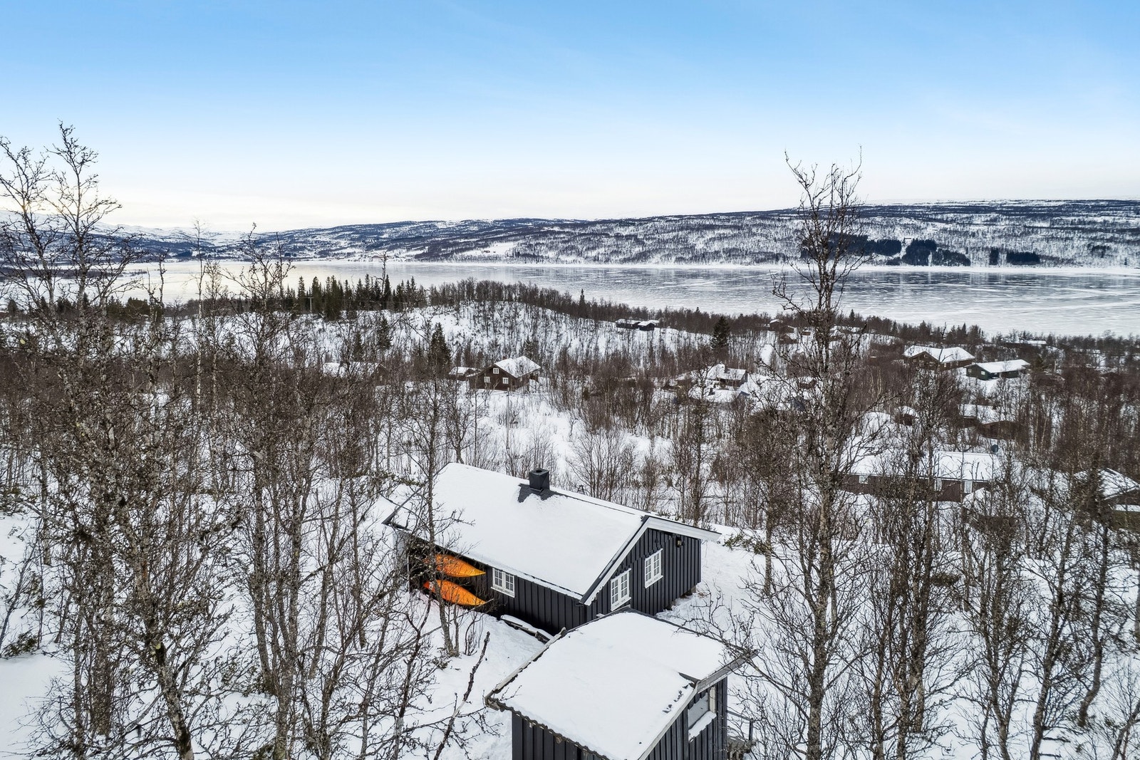 Oliver Almli Reinås v/ EiendomsMegler 1 presenterer: Brennåsvollvegen 63. Galleribilde