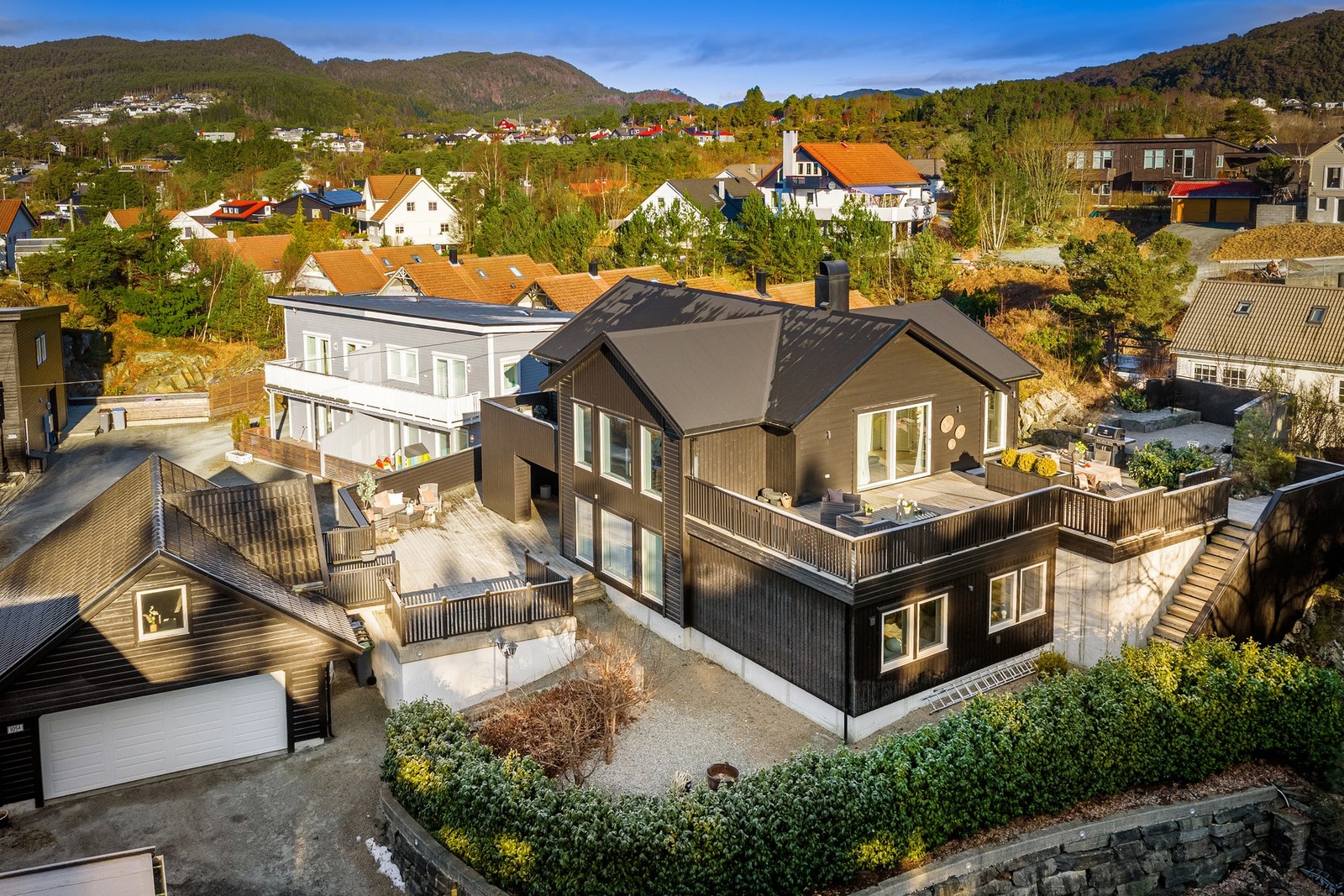 Det er få minutters gange til sjøen Galleribilde