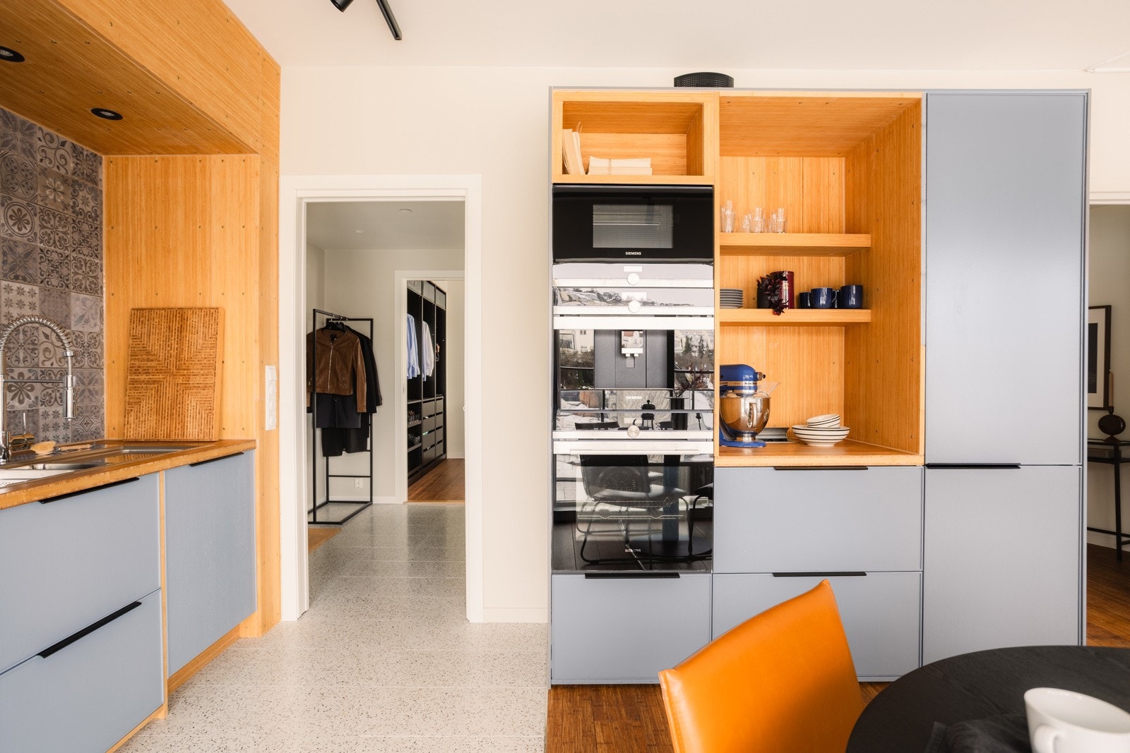 Moderne kjøkkeninnredning fra 2019 med hvitevarer av god kvalitet fra Siemens og Bosch. Galleribilde