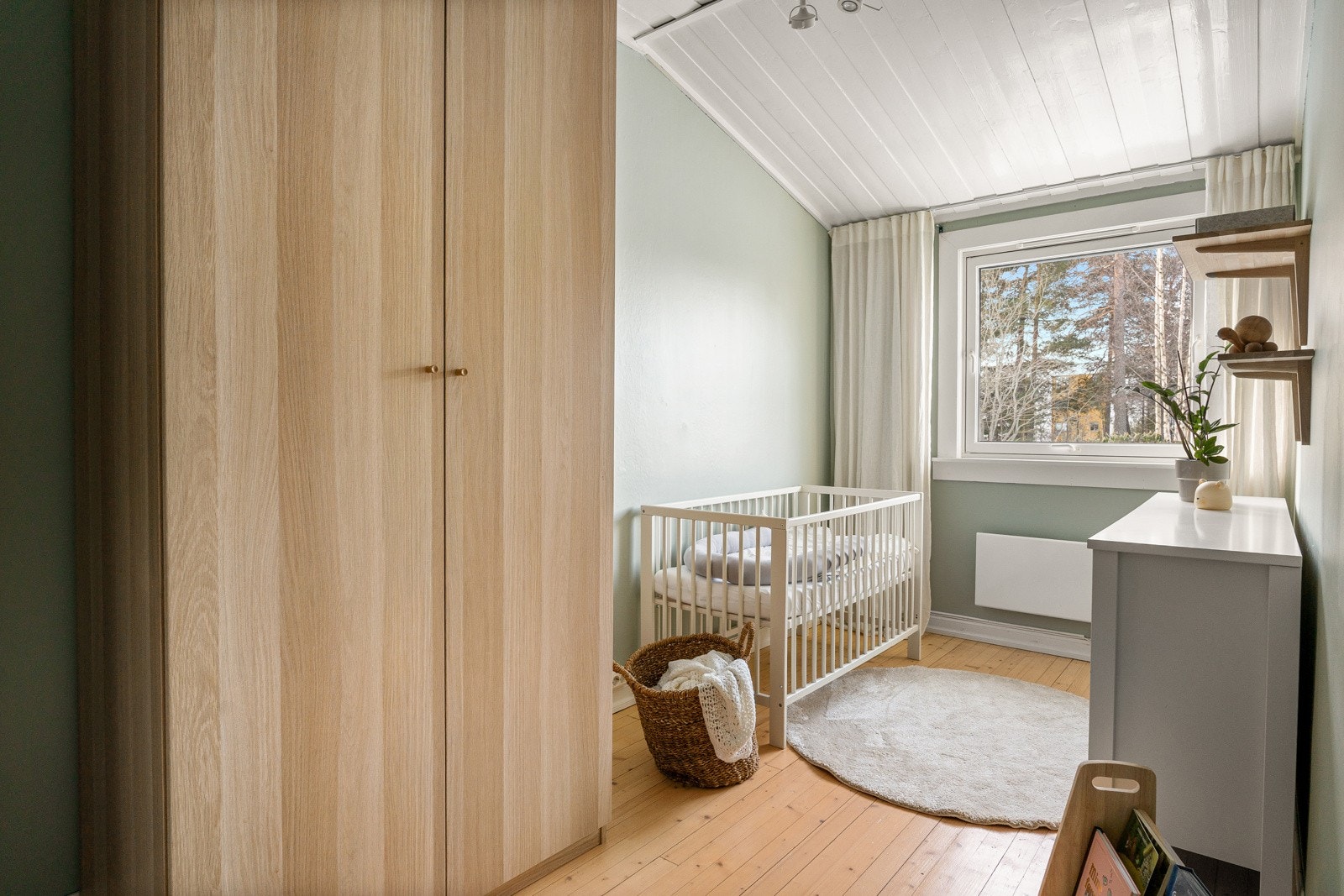 Boligens tredje soverom gir ytterligere fleksibilitet og funksjonalitet. Galleribilde