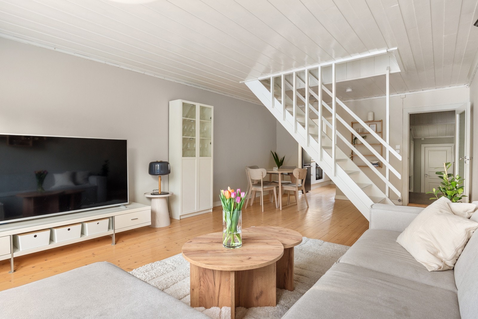 Naturlig avstand til tv-vegg. Galleribilde