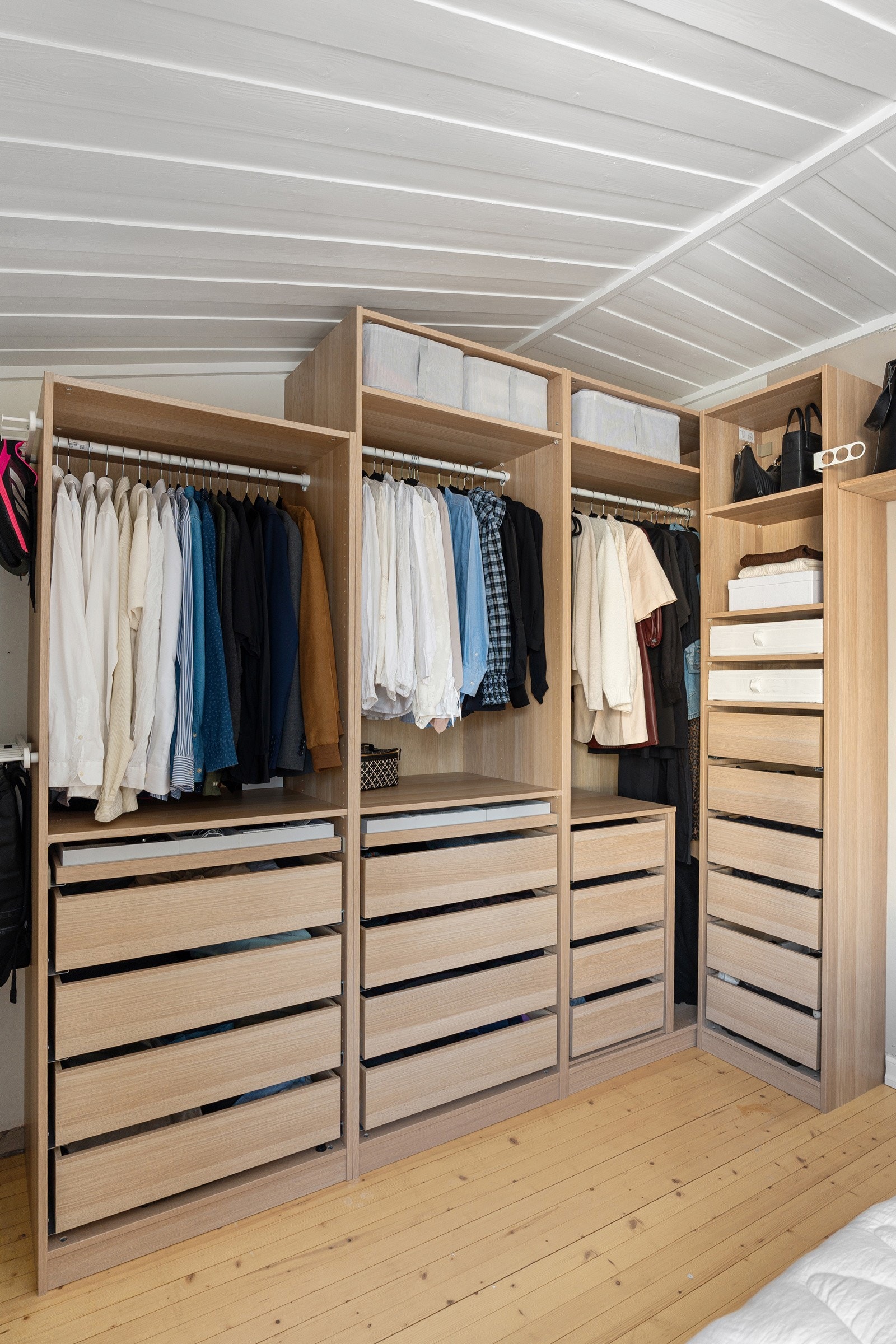 Her er det gode bruksmuligheter og en privat atmosfære som legger til rette for oppbevaring, hvile og ro. Galleribilde