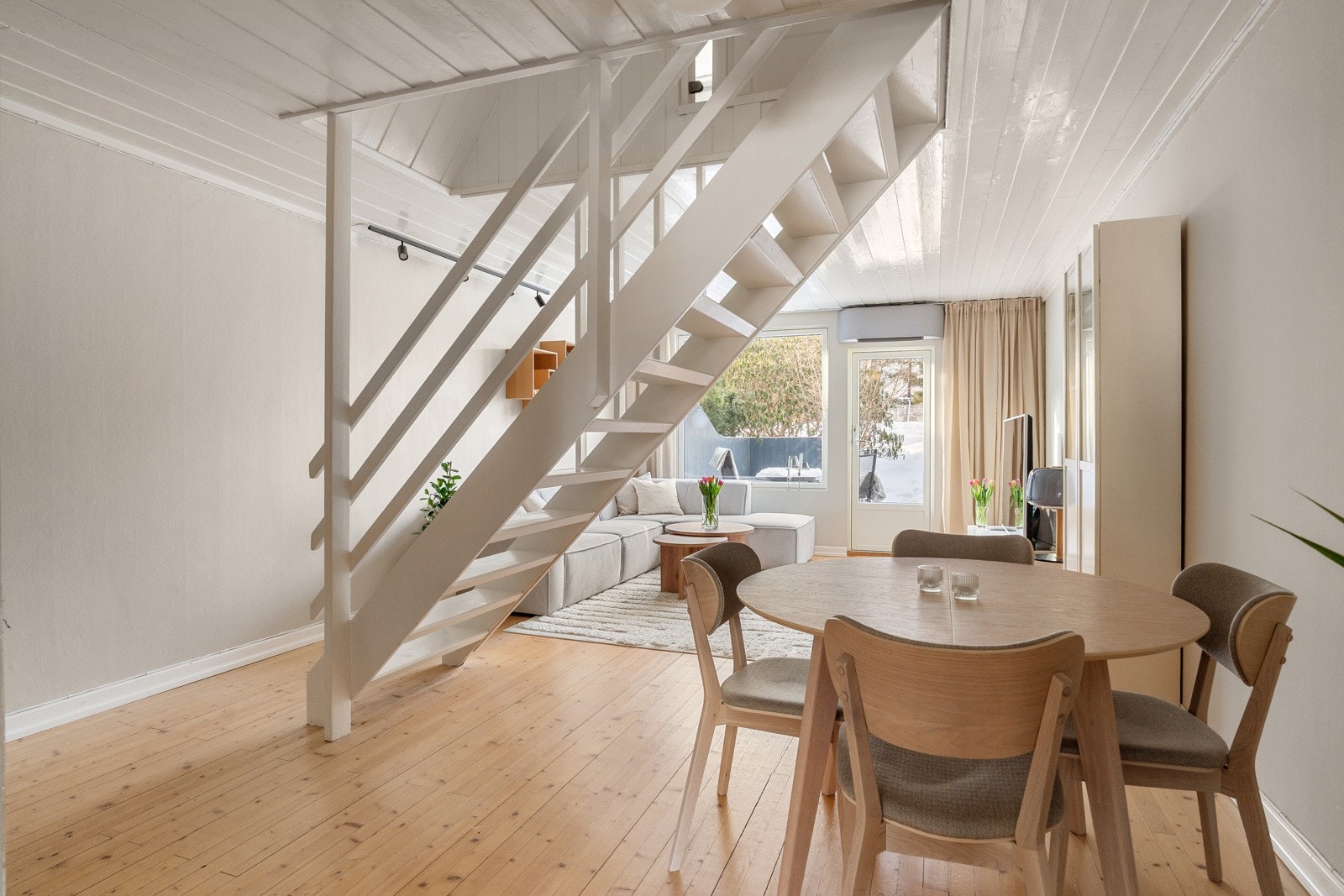 Her kan du invitere venner og bekjente til hyggelige middagsbesøk. Galleribilde