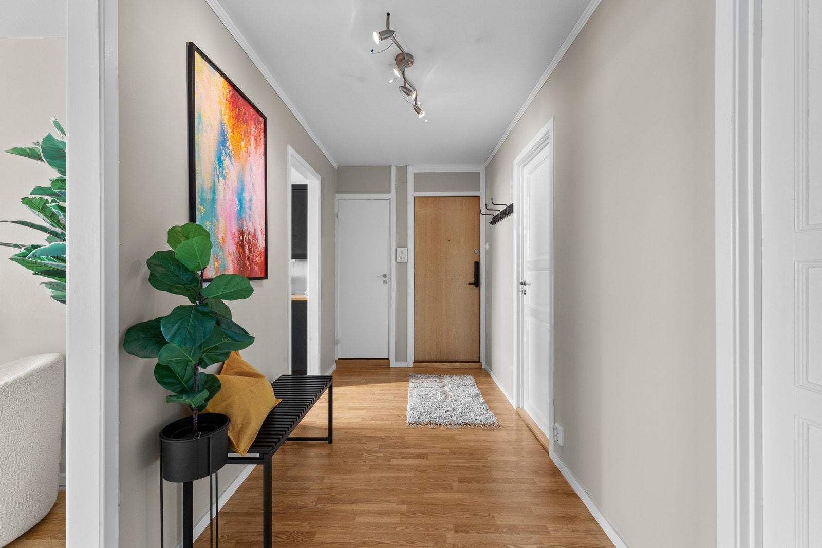 Flott nymalt entré Galleribilde