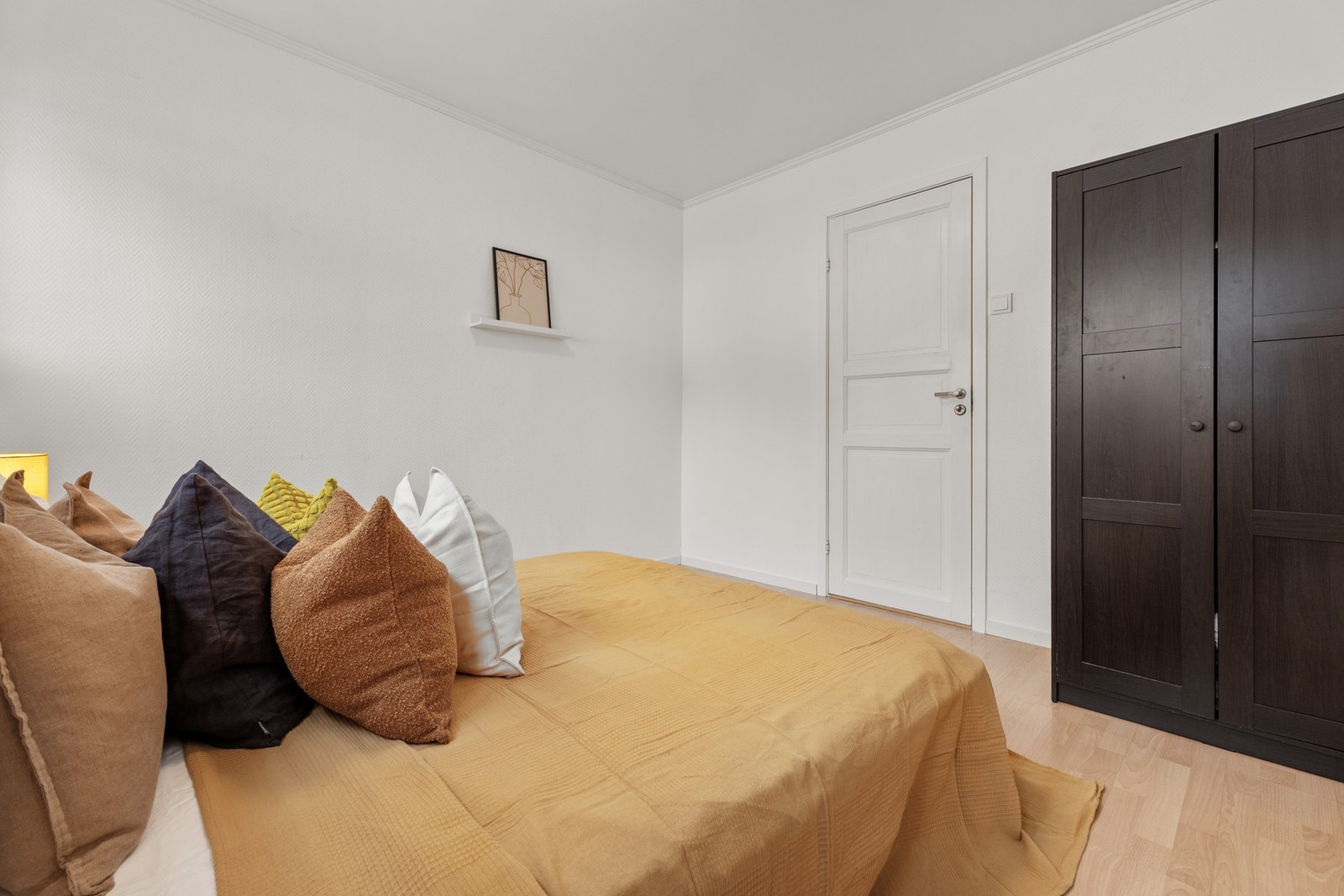 Montert garderobeinnredning medfølger Galleribilde