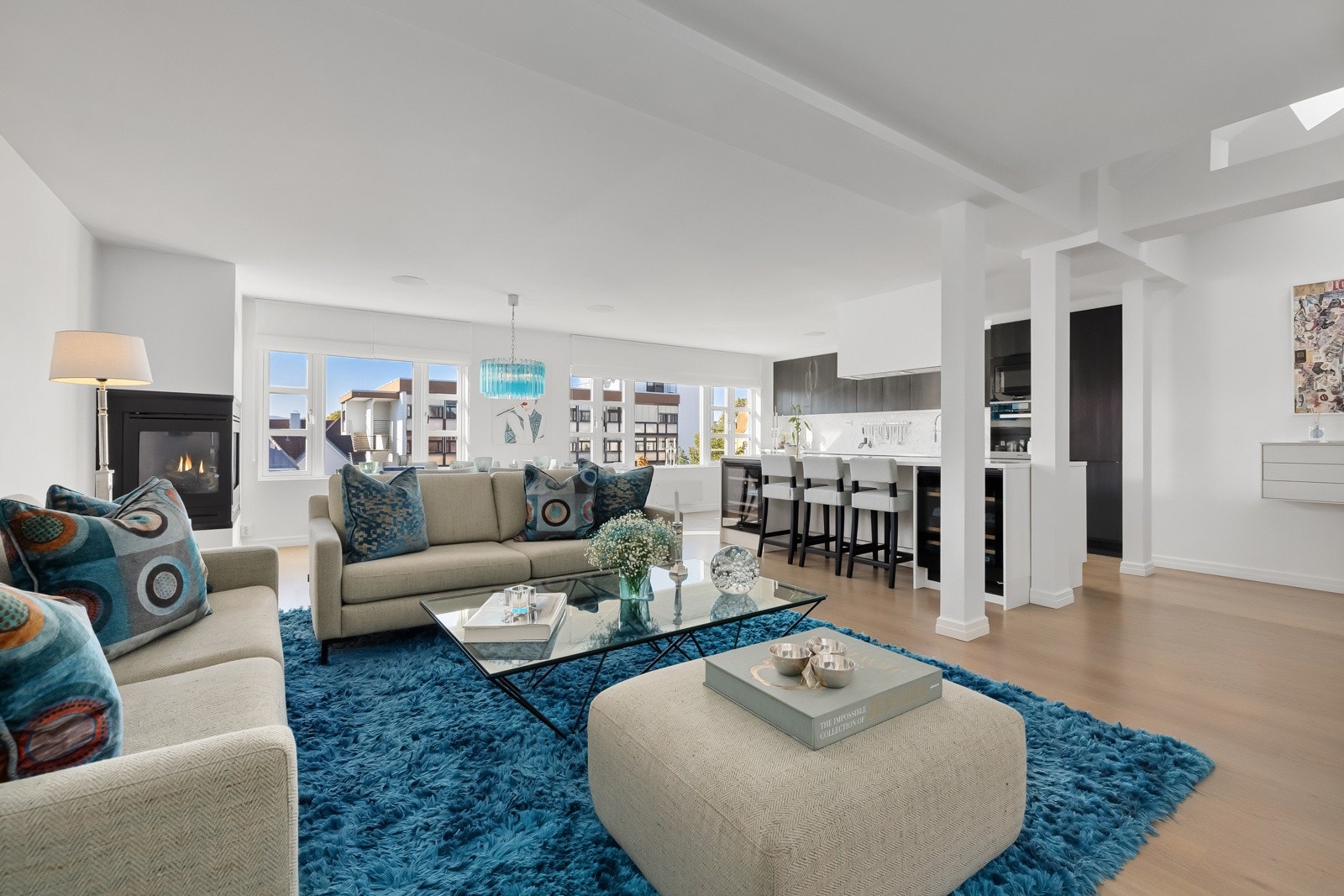 Toppleilighet (6 etasje) med heisadkomst og parkering. Leiligheten holder en gjennomgående høy standard, etter omfattende oppgraderinger i 2016 og 2020. Galleribilde