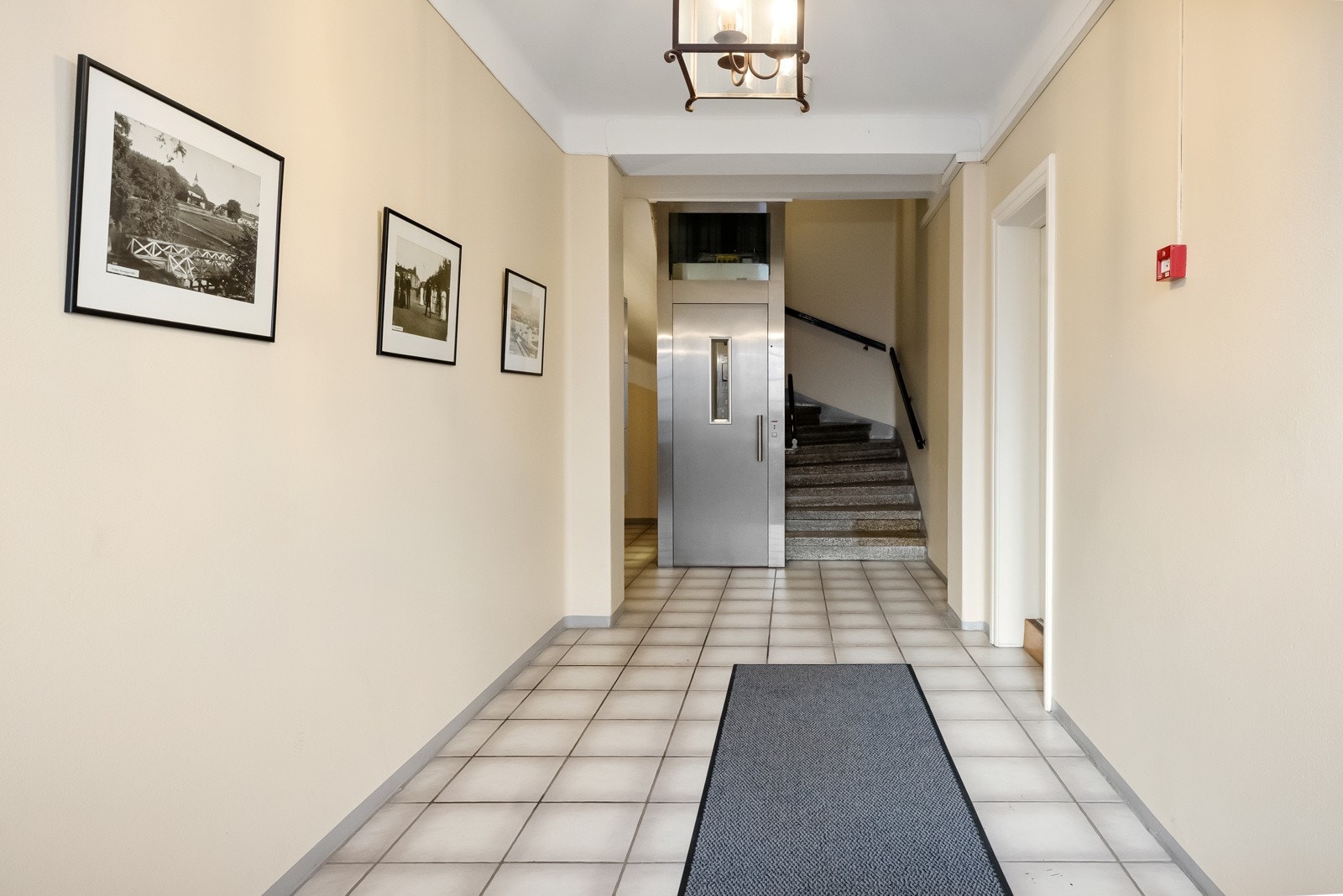 Thomas Heftyesgt. 54, fremstår som en godt vedlikeholdt bygård, med klassiske og innbydende fellesarealer. Galleribilde