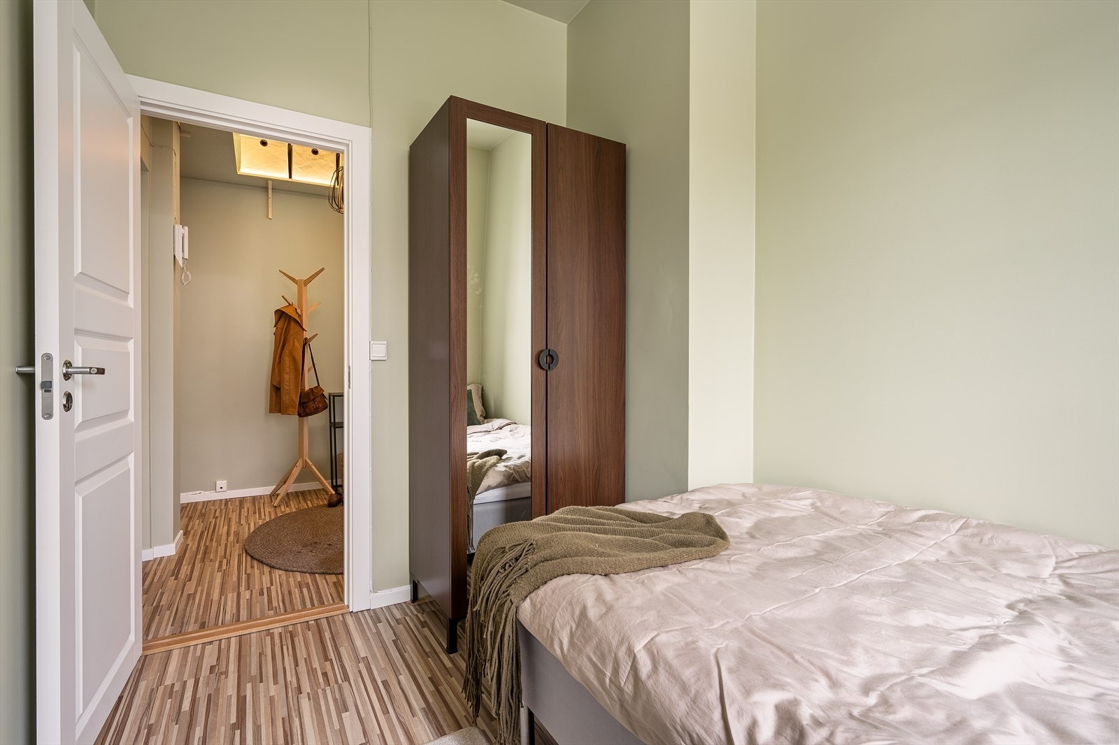 Også dette rommet har rikelig med naturlig lys fra vindu som vender mot fellesområdet. Galleribilde