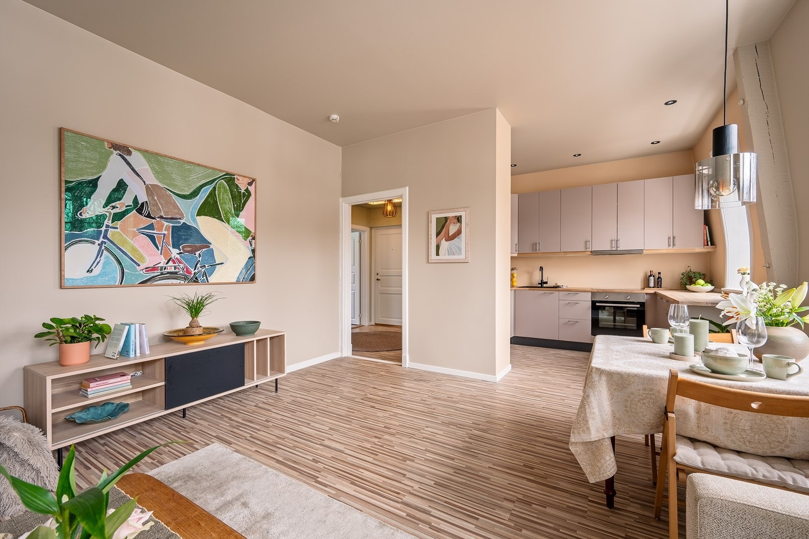 Leiligheten ligger høyt og fritt, og byr på skjermet privatliv. Galleribilde