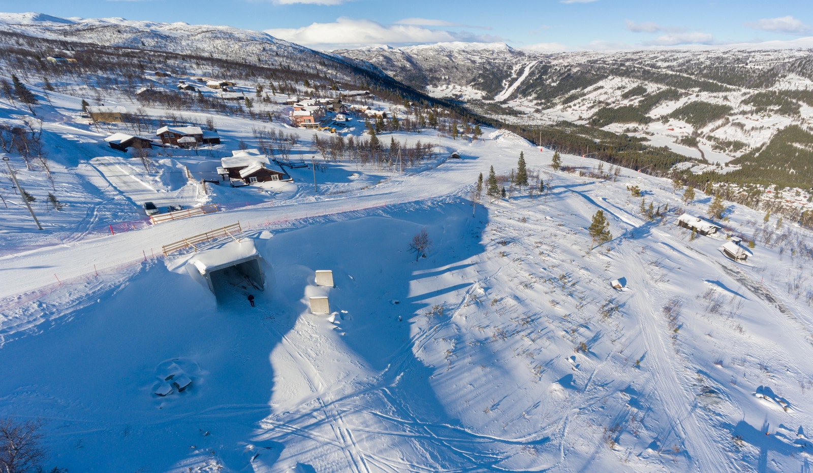 Adkomst til Viddevegen 494 og 496 skjer via tre kulverter helt øverst i tomteområdet Galleribilde