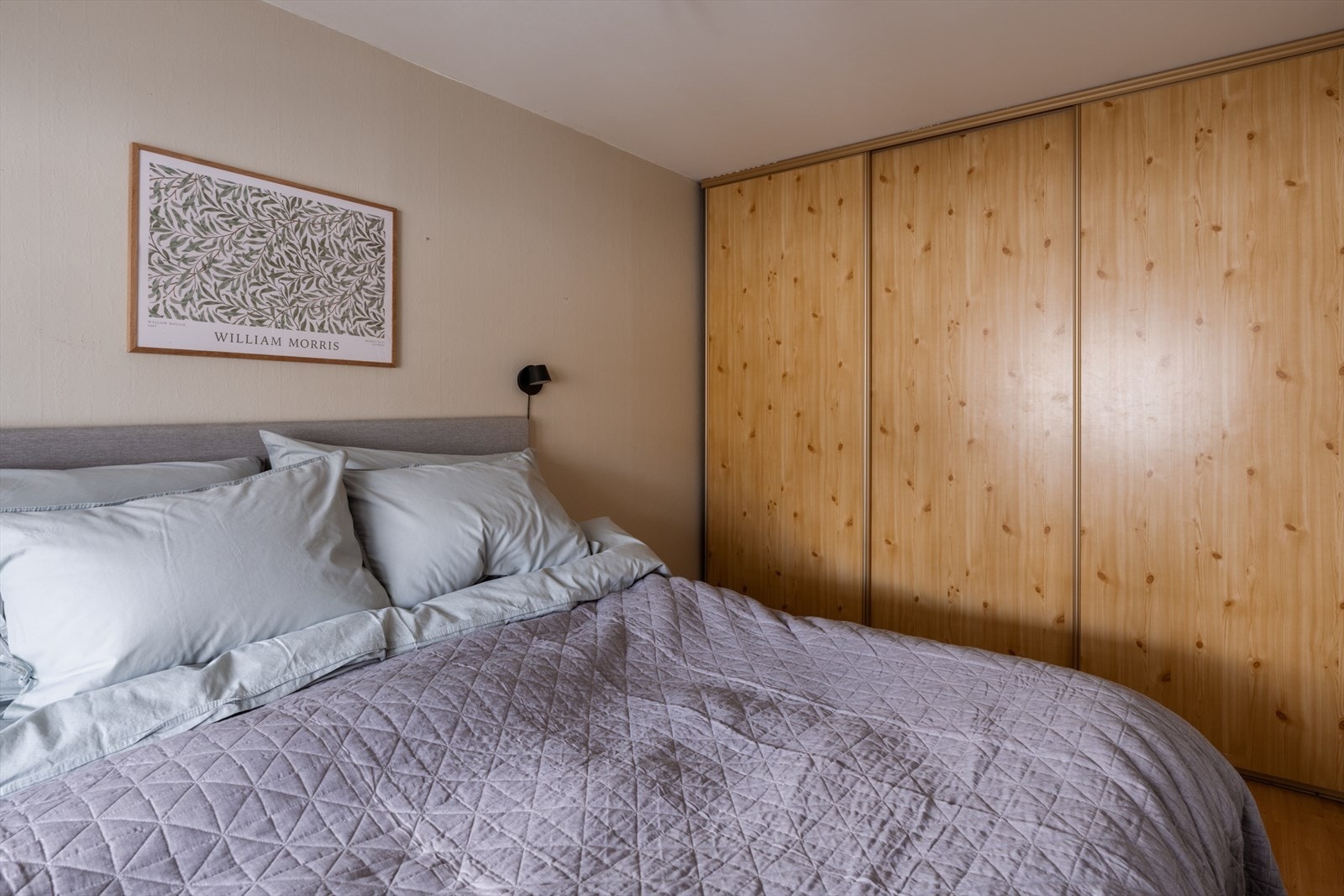 God lagringsplass i skyvedørsgarderoben. Galleribilde