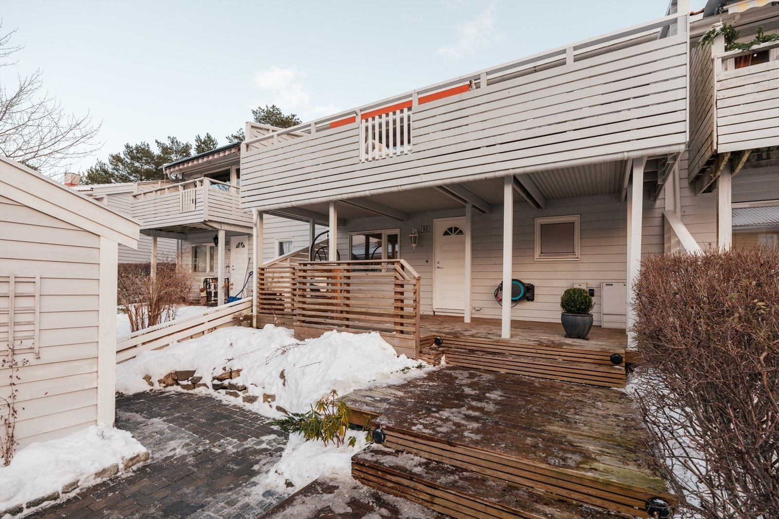 Det medfølger fast parkeringsplass med elbillader. Galleribilde