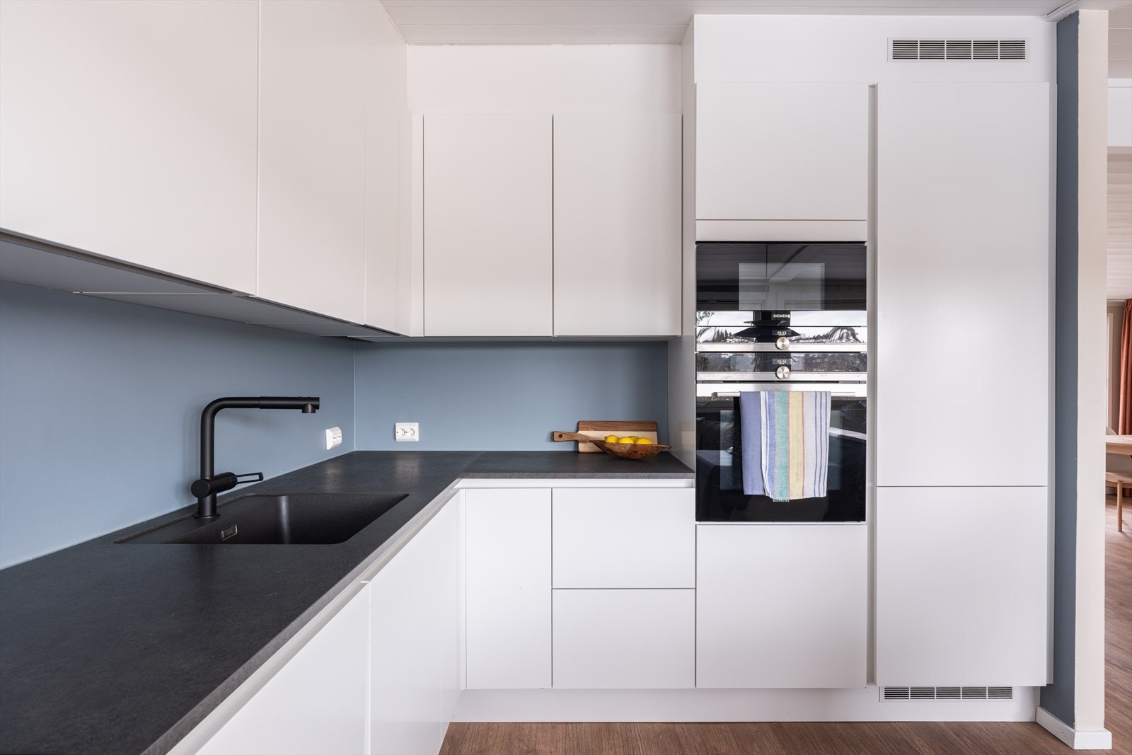 For ekstra trygghet er det installert komfyrvakt og vannstoppesystem. Galleribilde