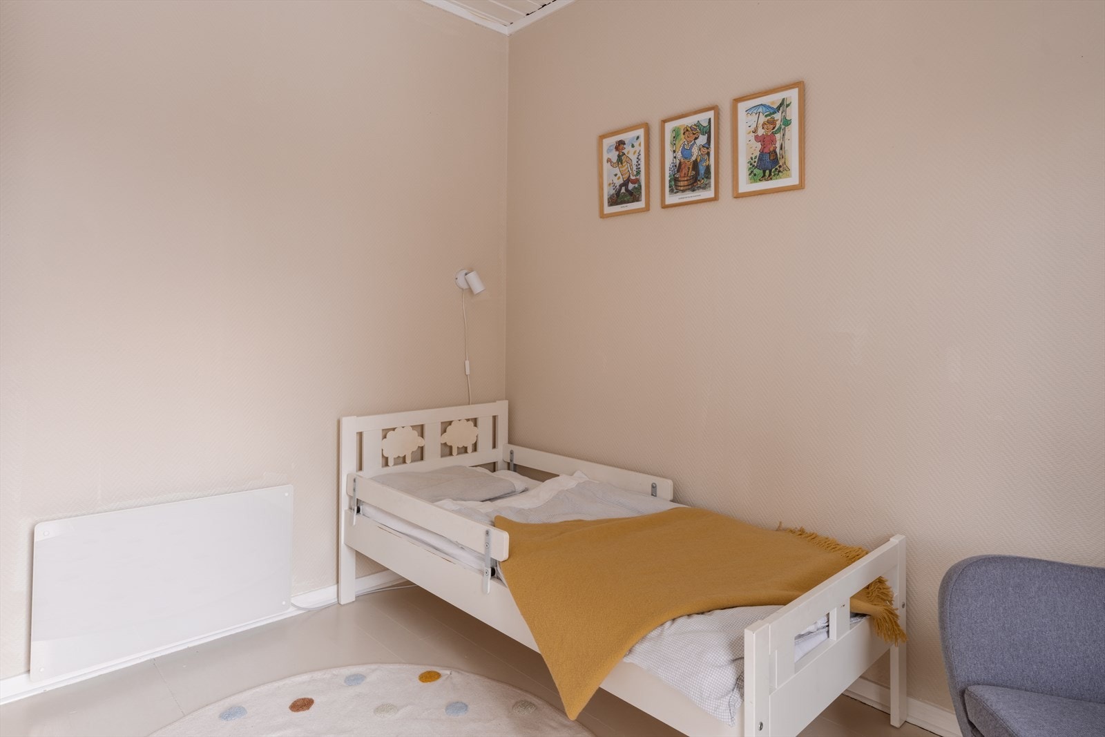 Dette rommet har elektrisk oppvarming med panelovn. Galleribilde