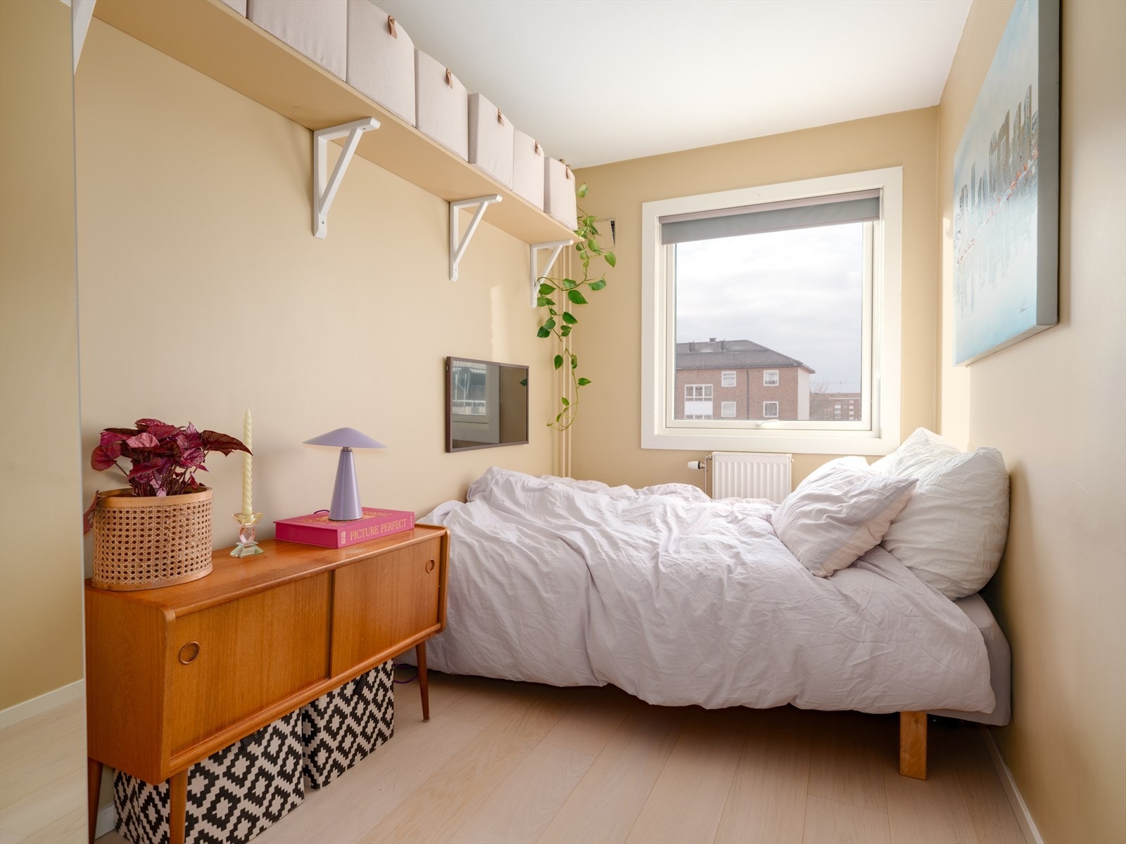 Soverommenes størrelse gir flere ulike bruksmuligheter. Rommet kan fint innredes som et kontor kombinert med gjesterom. Galleribilde