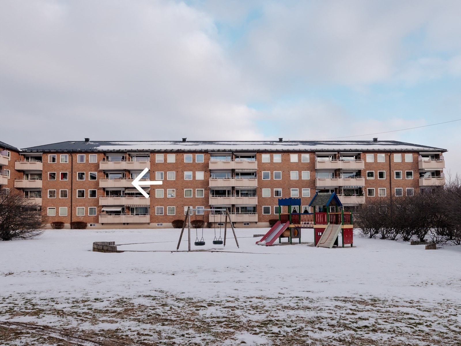 Pilen viser leilighetens interne beliggenhet. Borettslaget består av 387 andelsleiligheter. Galleribilde