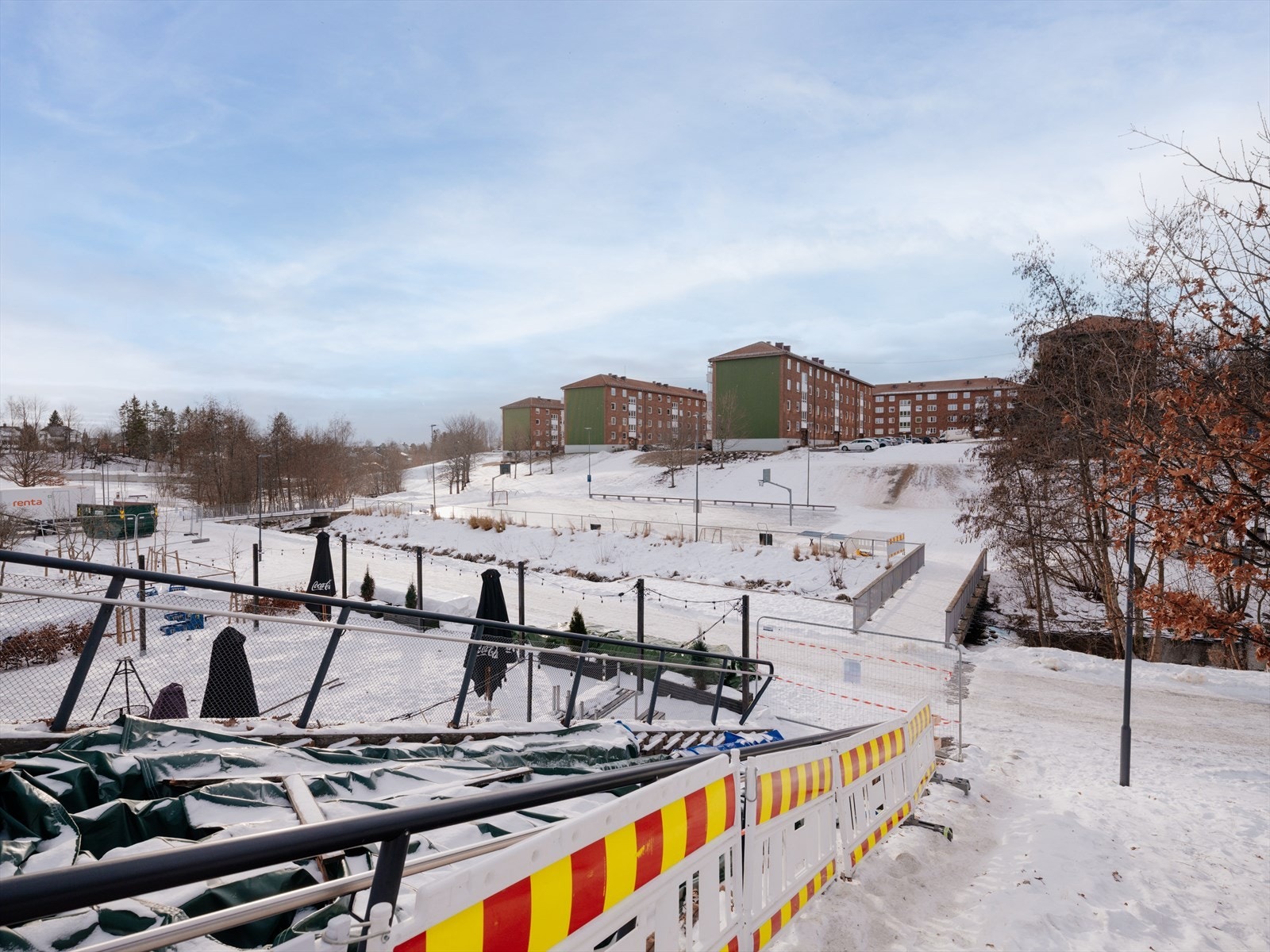 Bjerkedalen park som du finner rett utenfor leiligheten, er et perfekt sted for turer, solbading, skøyting og mye annet gjennom året. Galleribilde