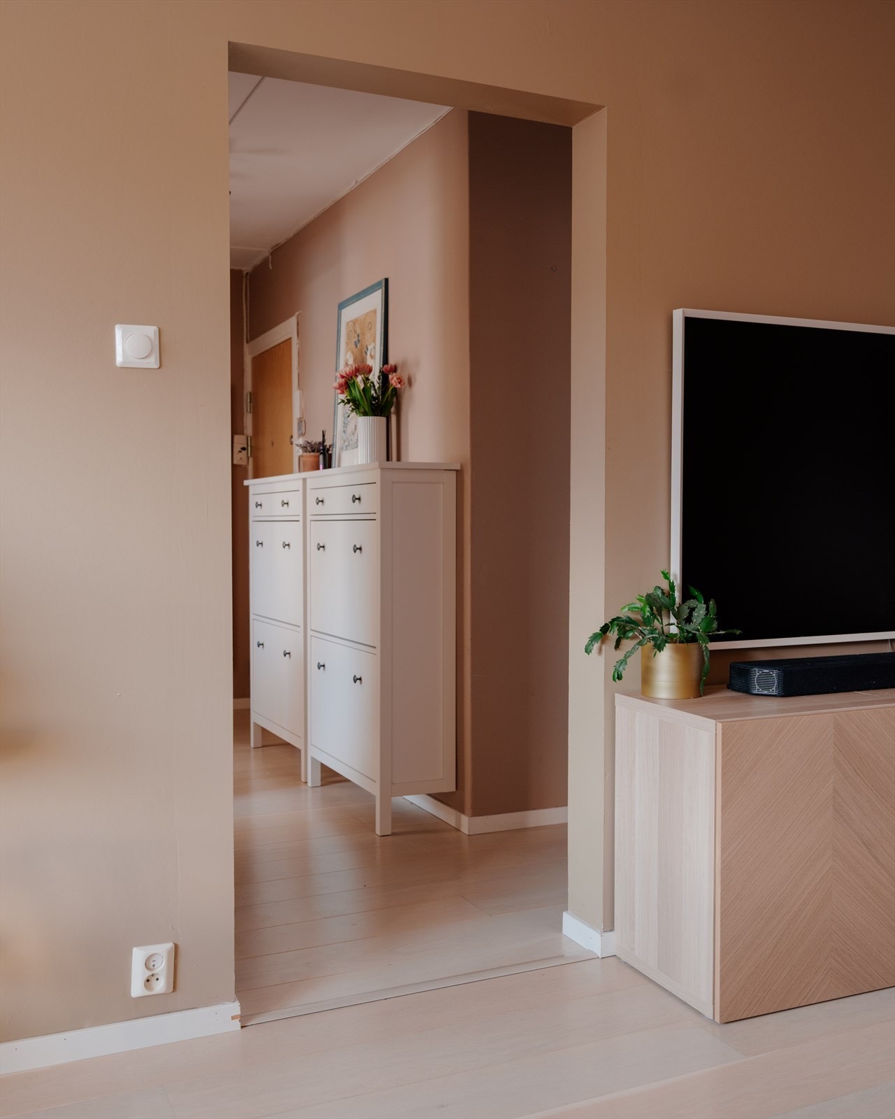 Boligens vinduer og balkongdør er fra 2018. Galleribilde