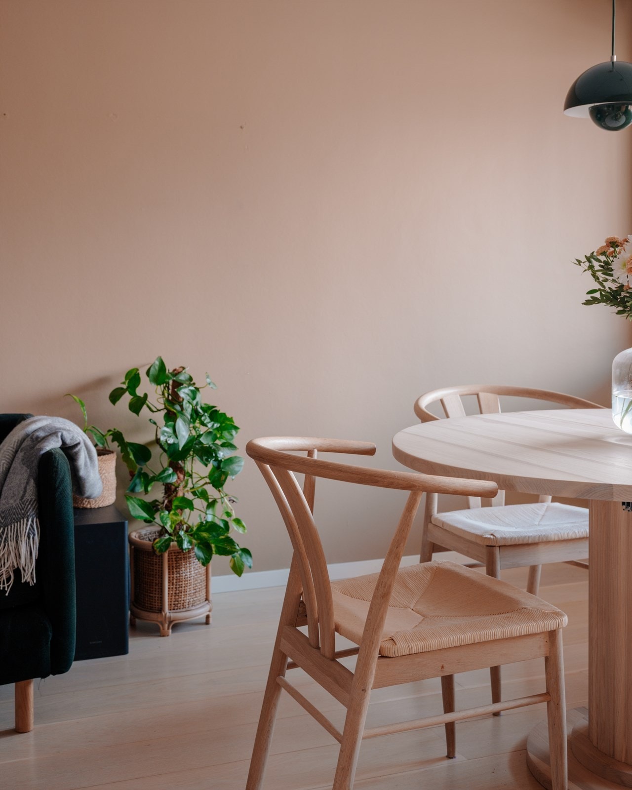 Det er parkettgulv lagt i 2019 gjennomgående i alle rom med unntak av på badet. Galleribilde