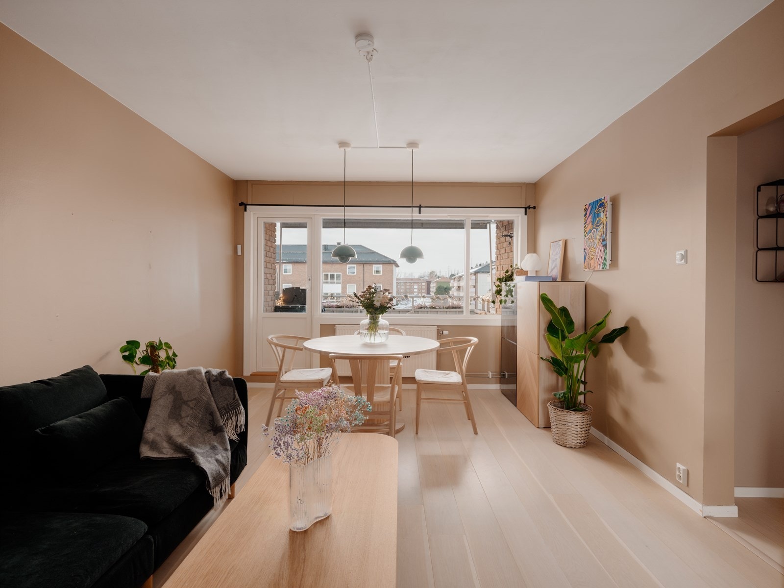 Ønsker du en pen, lys og gjennomgående familieleilighet i barnevennlige omgivelser? Da bør du ta turen til Brobekkveien 35! Foto: Magnus Bjørnerud. Galleribilde