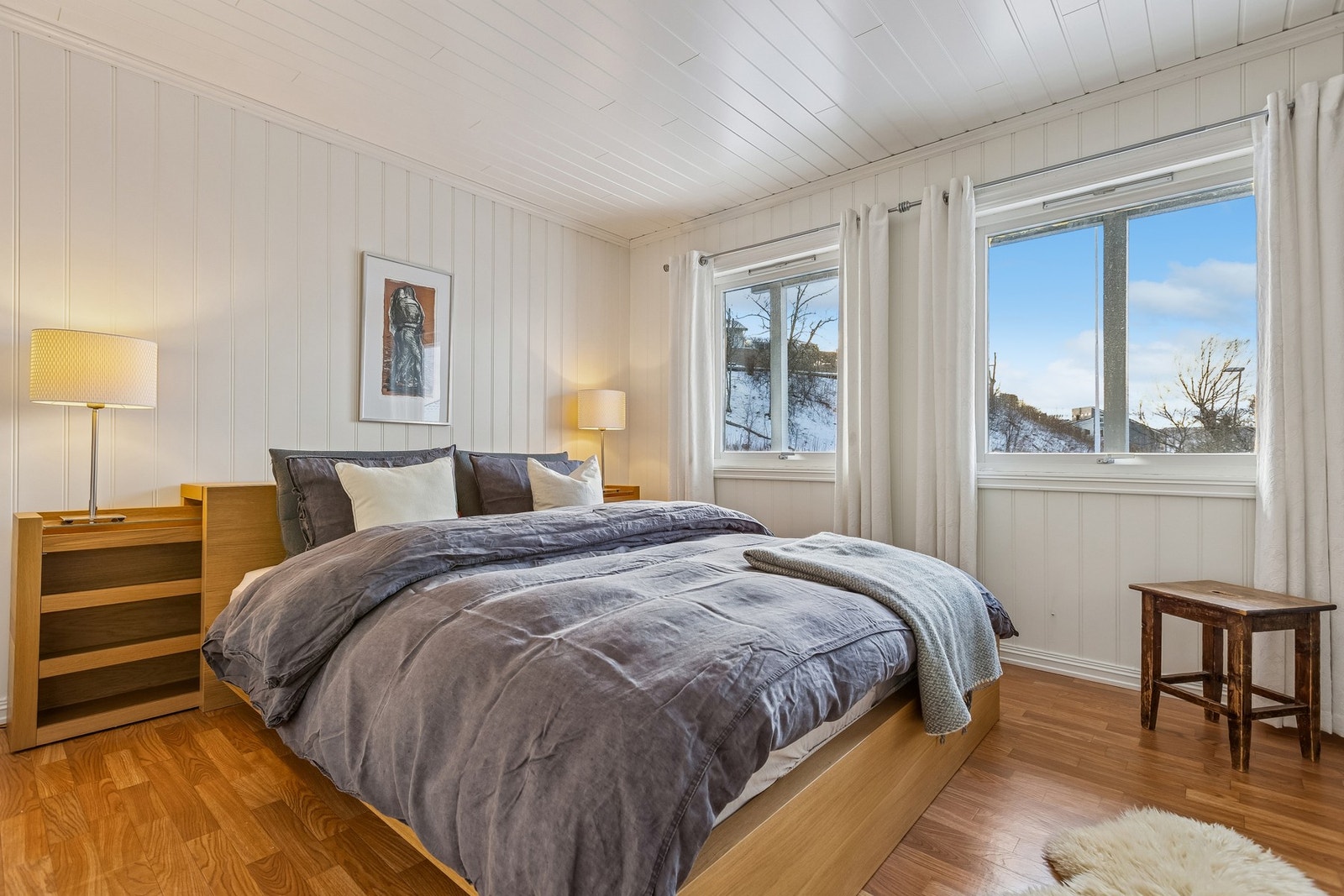 Hovedsoverommet er på hele 13,4m². Opprinnelig 2 soverom er utvidet til et stort. Galleribilde