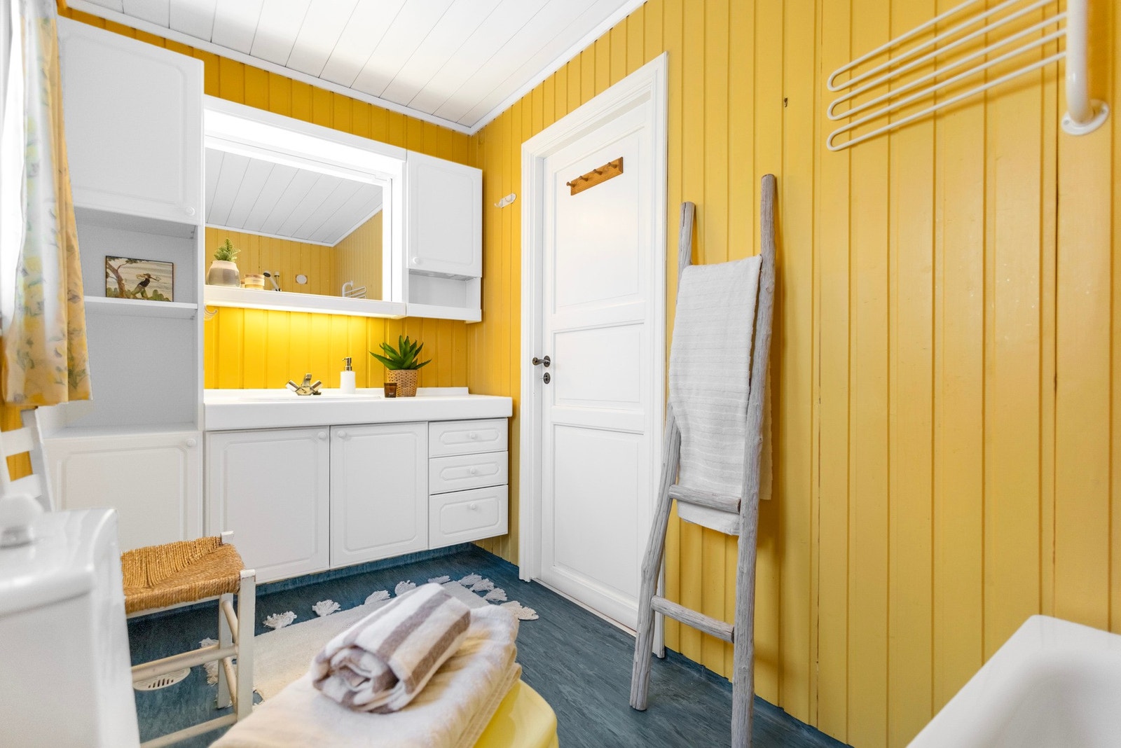 Det er to bad i hytta. Galleribilde