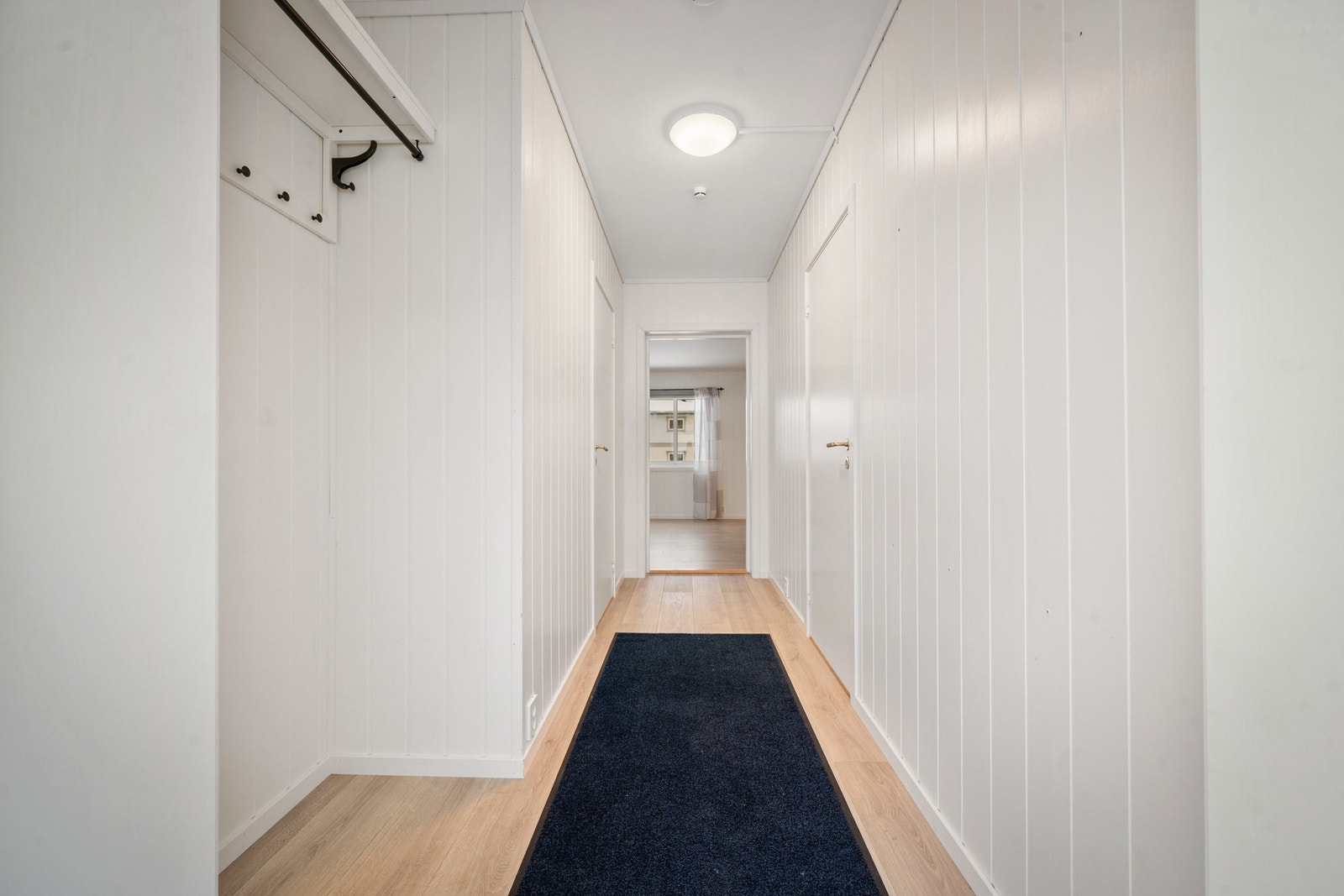 Innbydende entré som gir et ryddig og godt førsteinntrykk Galleribilde