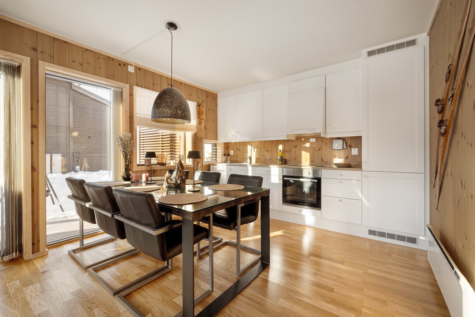 Her har det vert tilberedt mange gode måltider, god plass rundt middagsbordet. Galleribilde