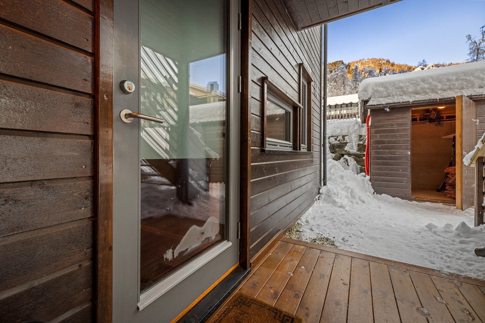 Bod like ved inngangen. Strøm ut. Galleribilde