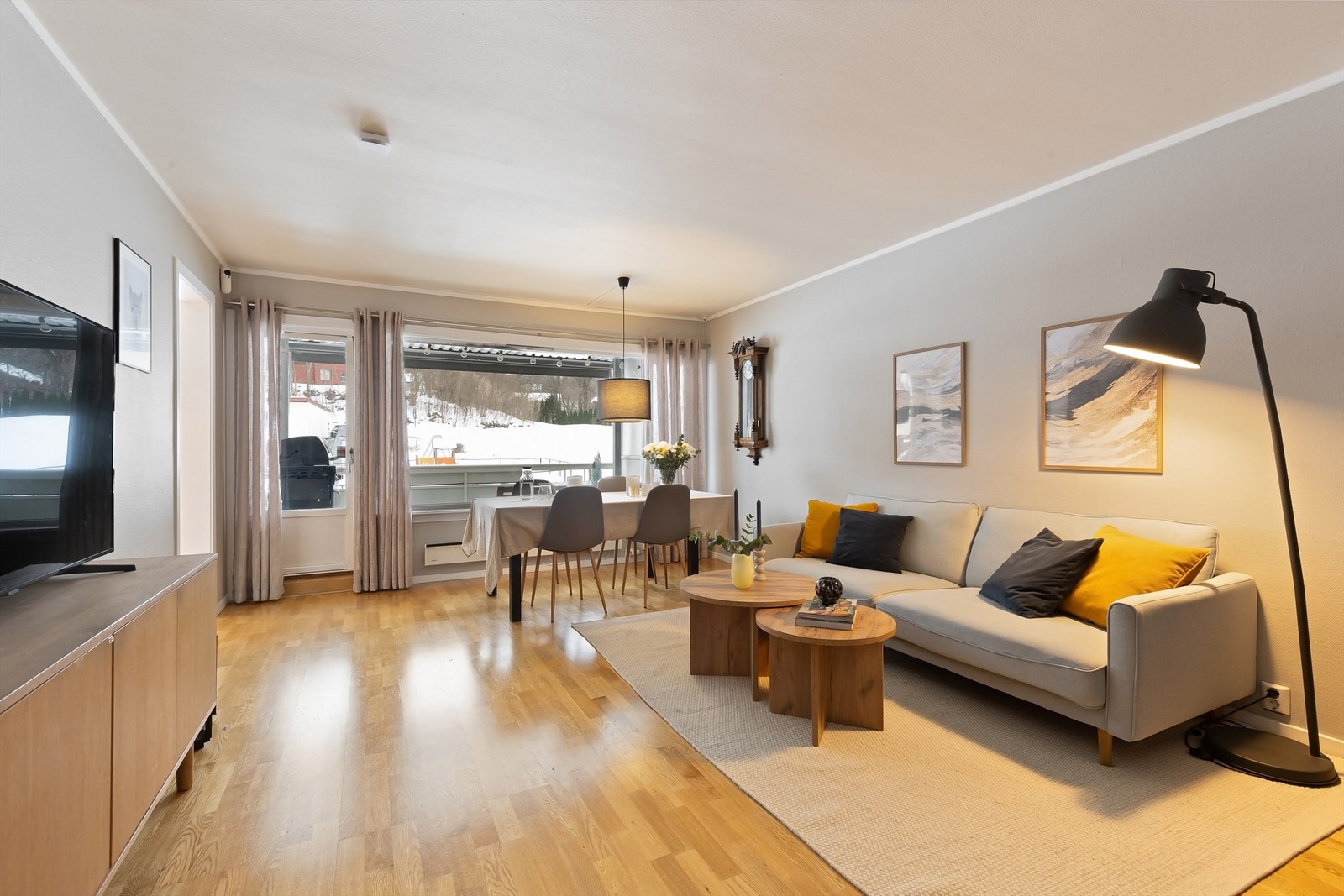 Leiligheten ligger i et attraktivt og barnevennlig område - omkranset av grøntområder! Galleribilde