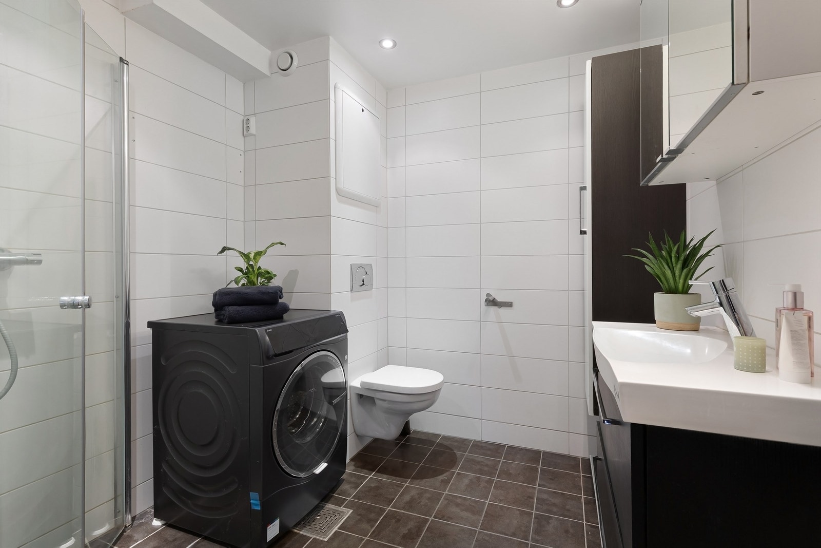 Pent, flislagt baderom Galleribilde