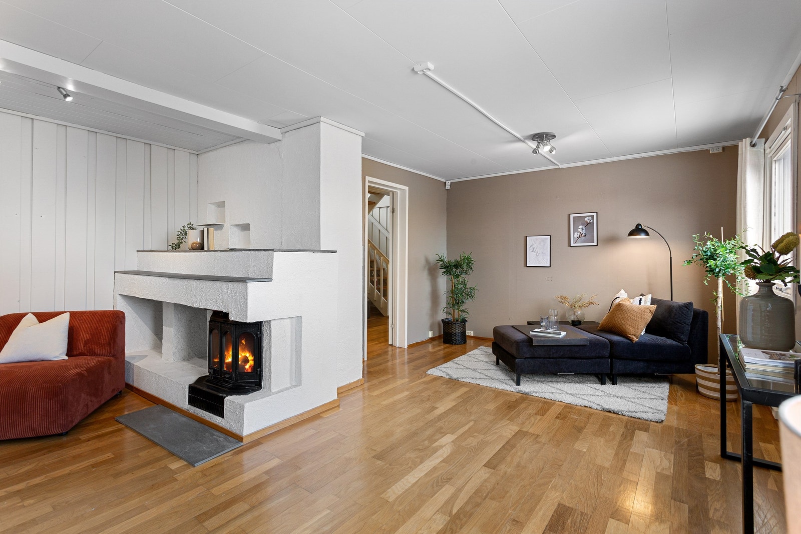 Pen og romslig enebolig med 2 etasjer Galleribilde