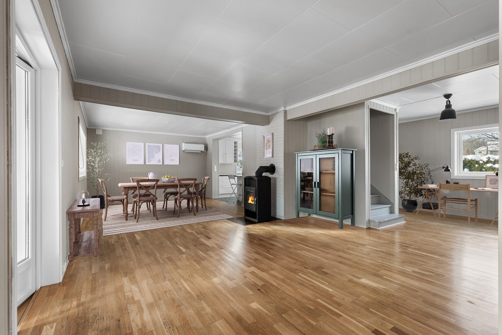 Boligens stue er et lunt og innbydende rom med gode møbleringsmuligheter. Galleribilde