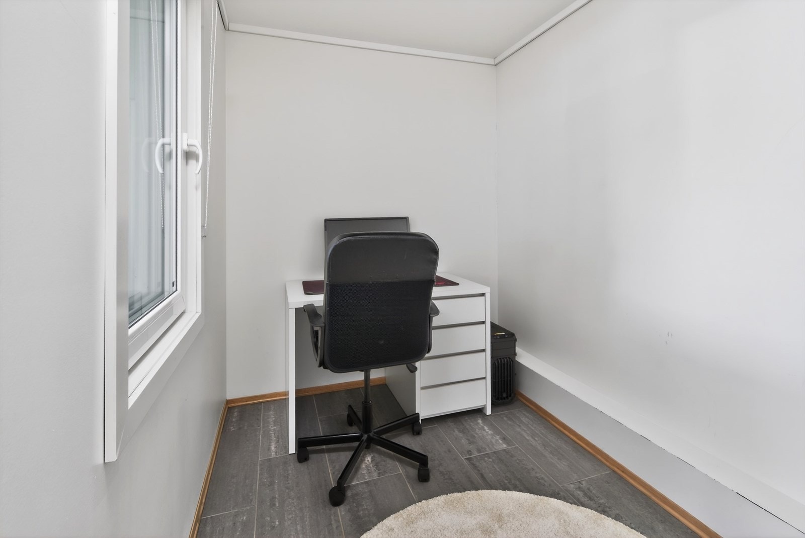 Innredet isolert bod. Tilgang via garasjedel Galleribilde