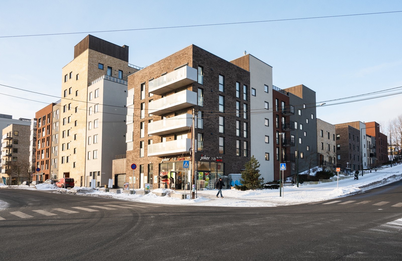 Her bor du med kort vei til kollektivtilbud, dagligvarebutikker og kaféer, samt flotte turmuligheter med Maridalen, Frysjadammen ved Akerselva og marka like ved. Galleribilde