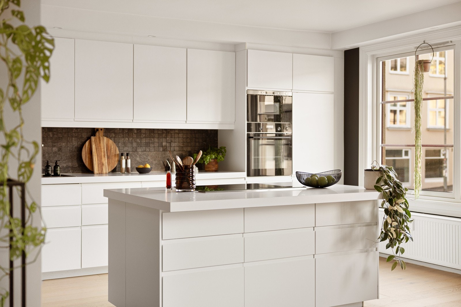 Nydelig kjøkken fra 2015, et delikat bad fra 2017 og et separat toalettrom gjør boligen særdeles hyggelig å invitere hjem til. Galleribilde