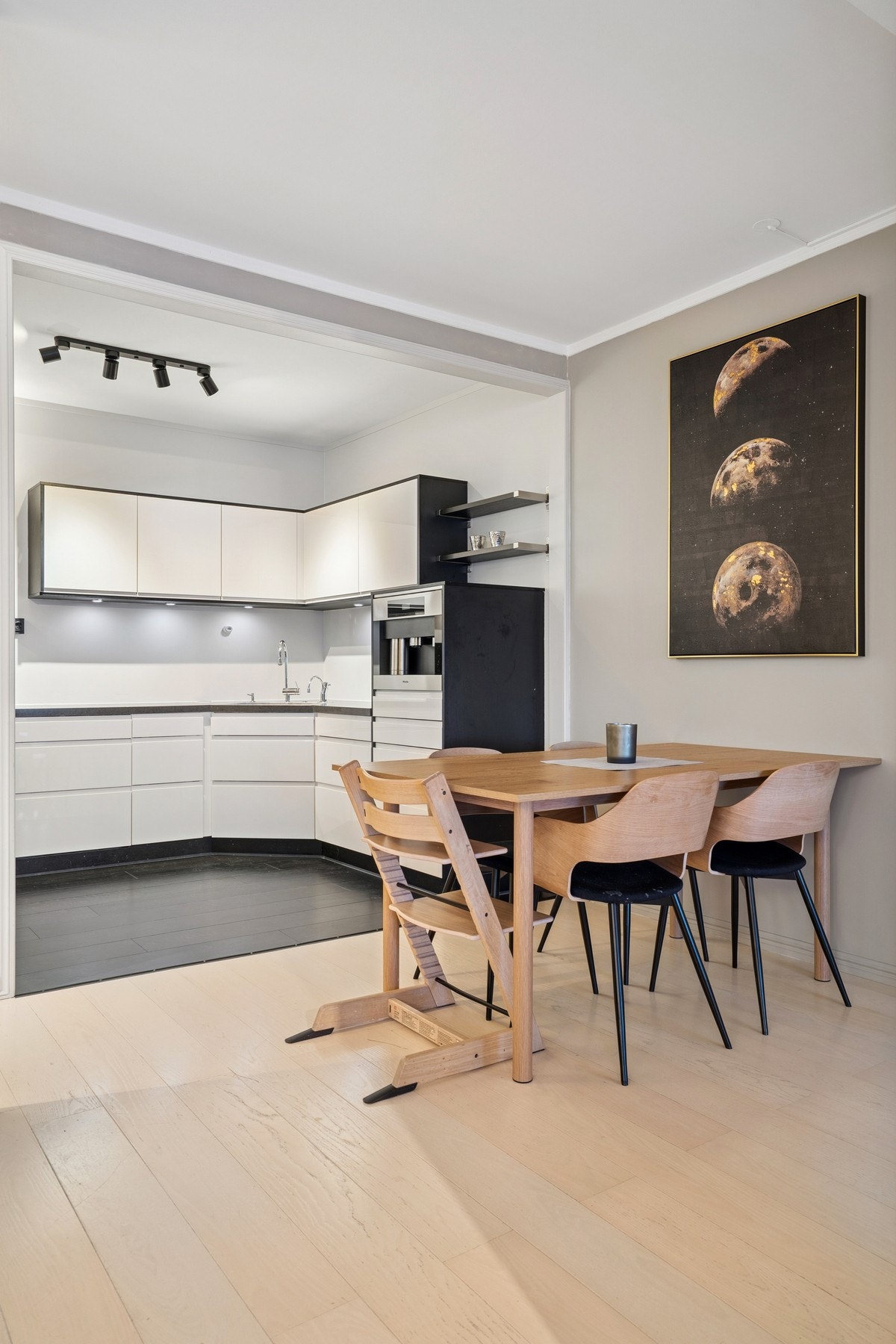 God plass til spisebord Galleribilde