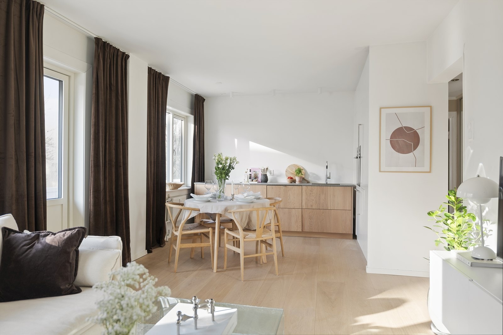 Et sosialt rom, som naturlig deler seg i flere soner. Galleribilde