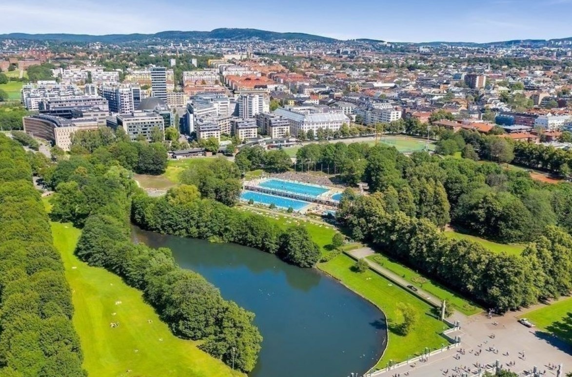 Det er også kort vei til Frognerparken, som er nesten like hyggelig sommer som vinter. Galleribilde