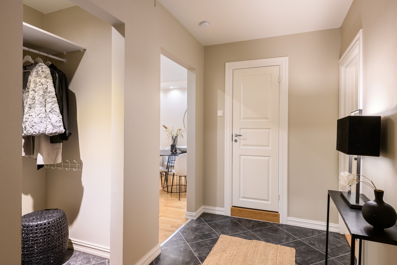 Overflateoppusset i 2026, holdt i en moderne og harmonisk fargepalett. Galleribilde