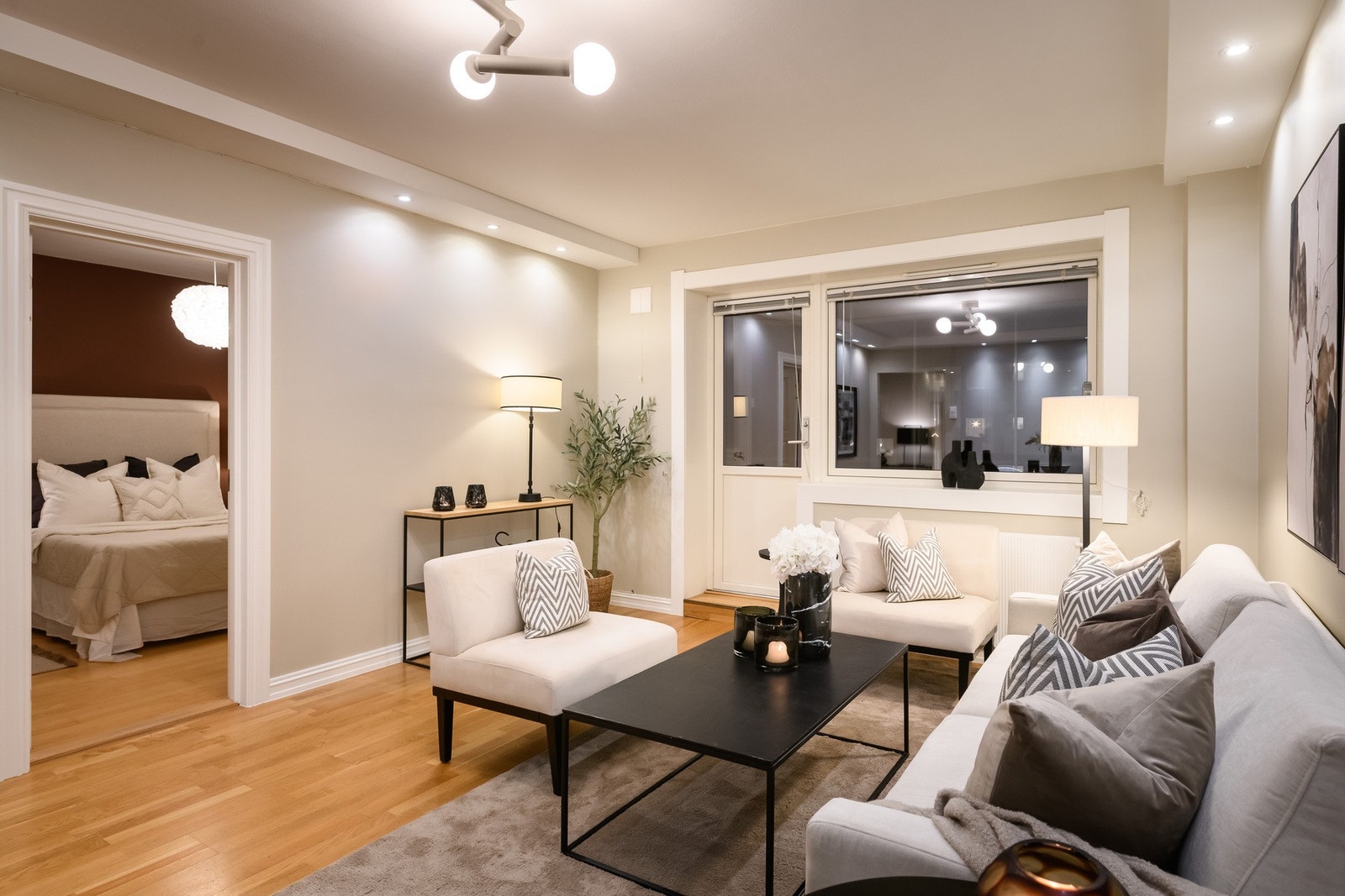 Innbydende stue m/lyskasser. Galleribilde