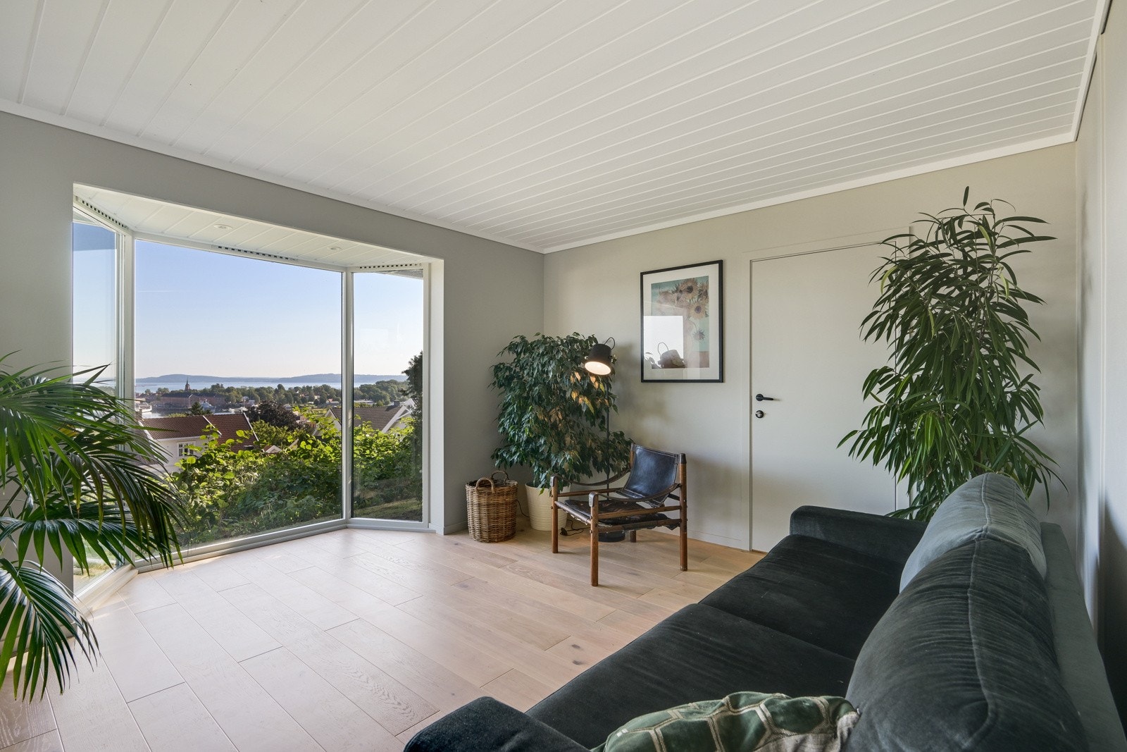 Sommeren 2025 er det laget en hybelleilighet og her ser vi lyddøren inn til denne hvis man skal bruke hele huset selv Galleribilde