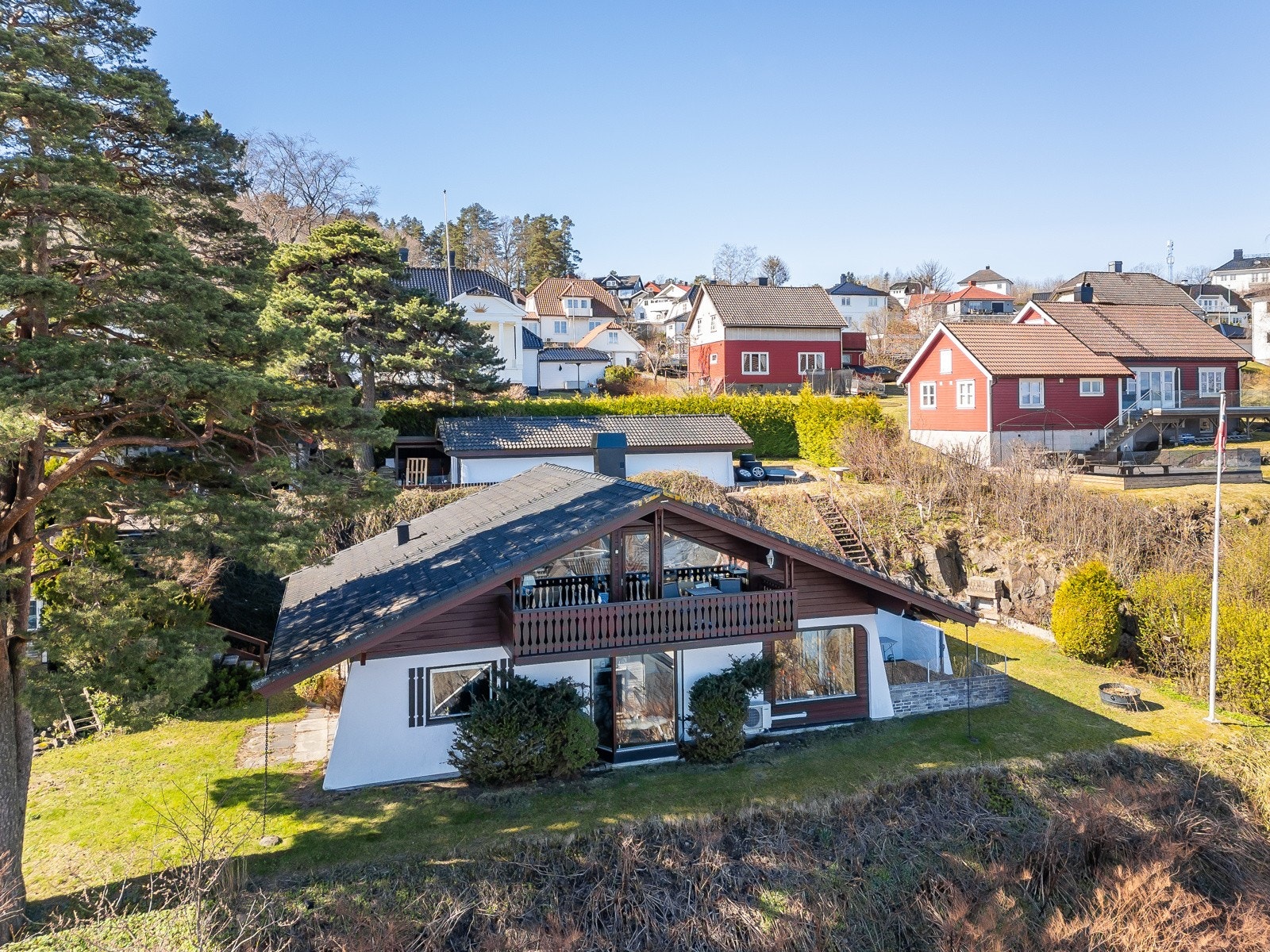 Velkommen til Gunnerødbakken 3 B i Åsen i Horten - en nyoppusset enebolig m/hybelleilighet. Foto: Kristian T. Bollæren Galleribilde