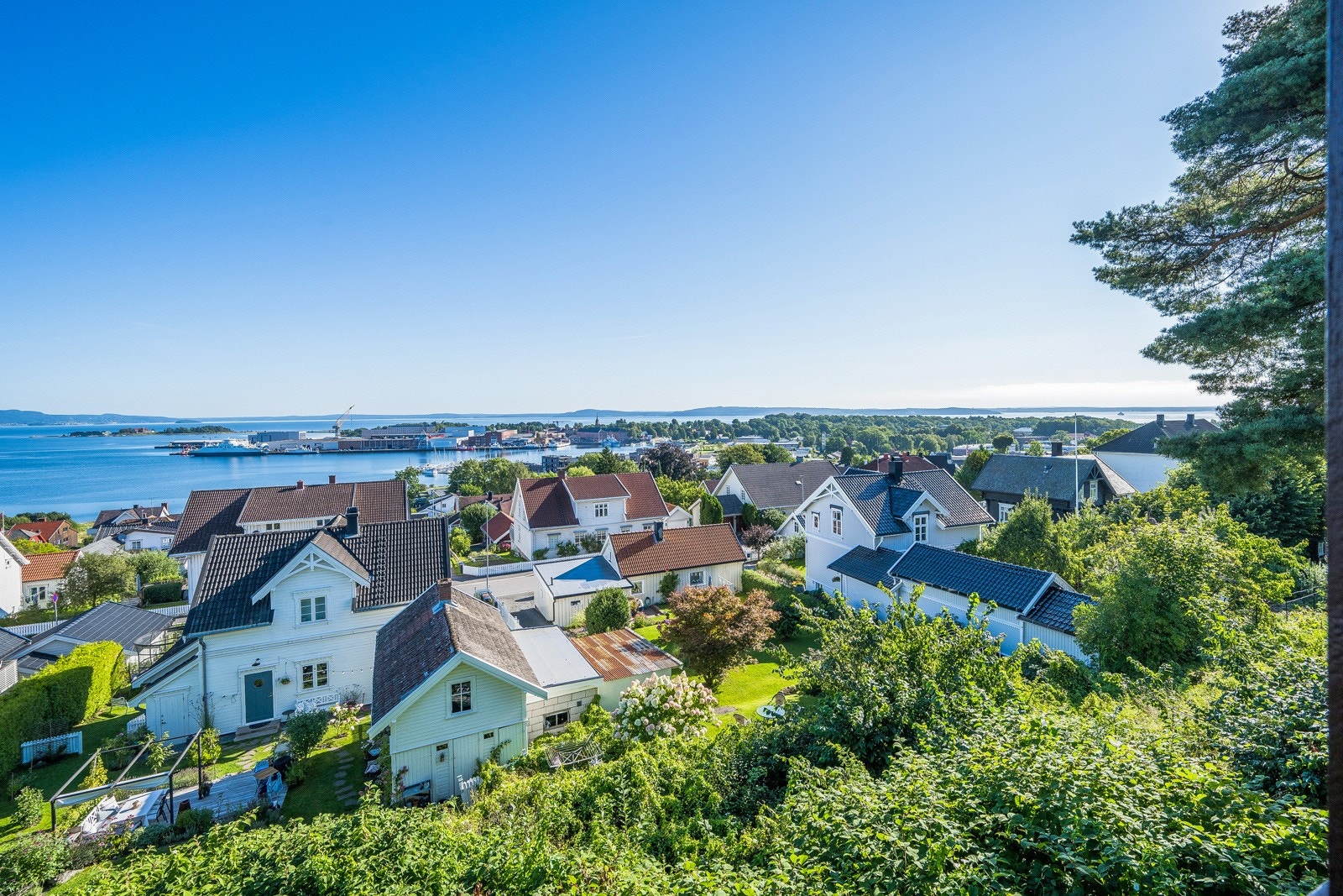 Praktfull og vid utsikt fra begge etasjer - her ser vi mot Øvre Keisemark og Karljohansvern Galleribilde