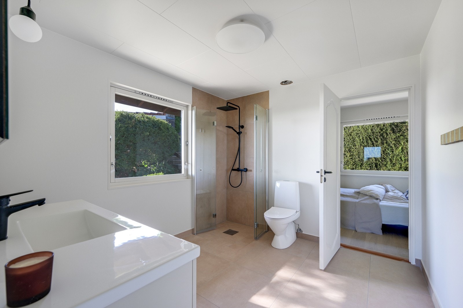 På innsiden av badet finner vi hybelleilighetens soverom Galleribilde