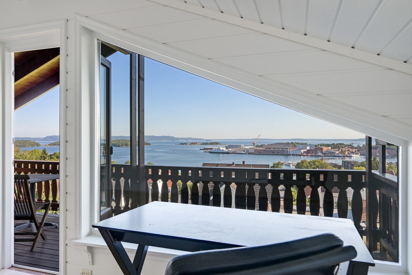 Brukbar utsikt også fra hjemmekontoret.... Galleribilde