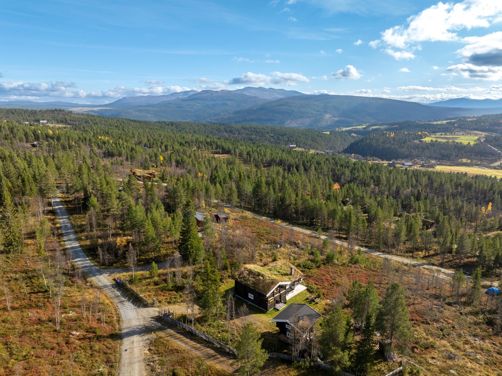 på sommerstid har du både fiske - og bademuligheter i lokale fjellvann. Galleribilde