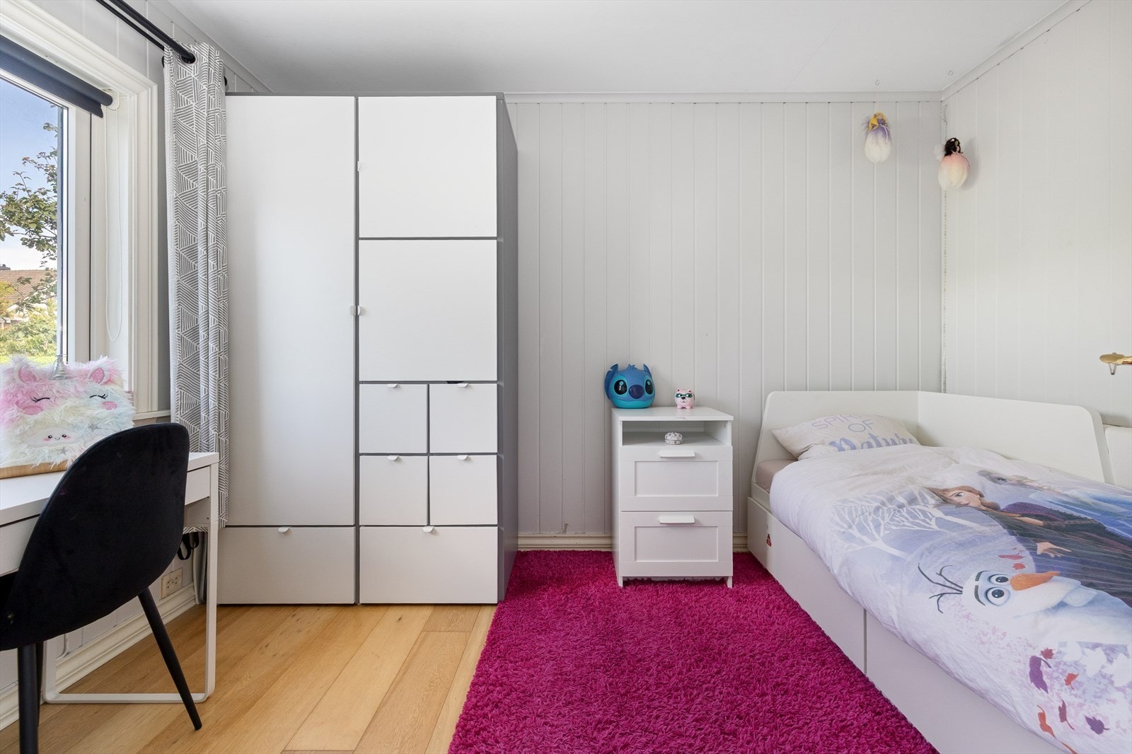 Dagens prinsesserom (soverom II) er perfekt som det er, eller praktisk som hjemmekontor/gjesterom Galleribilde