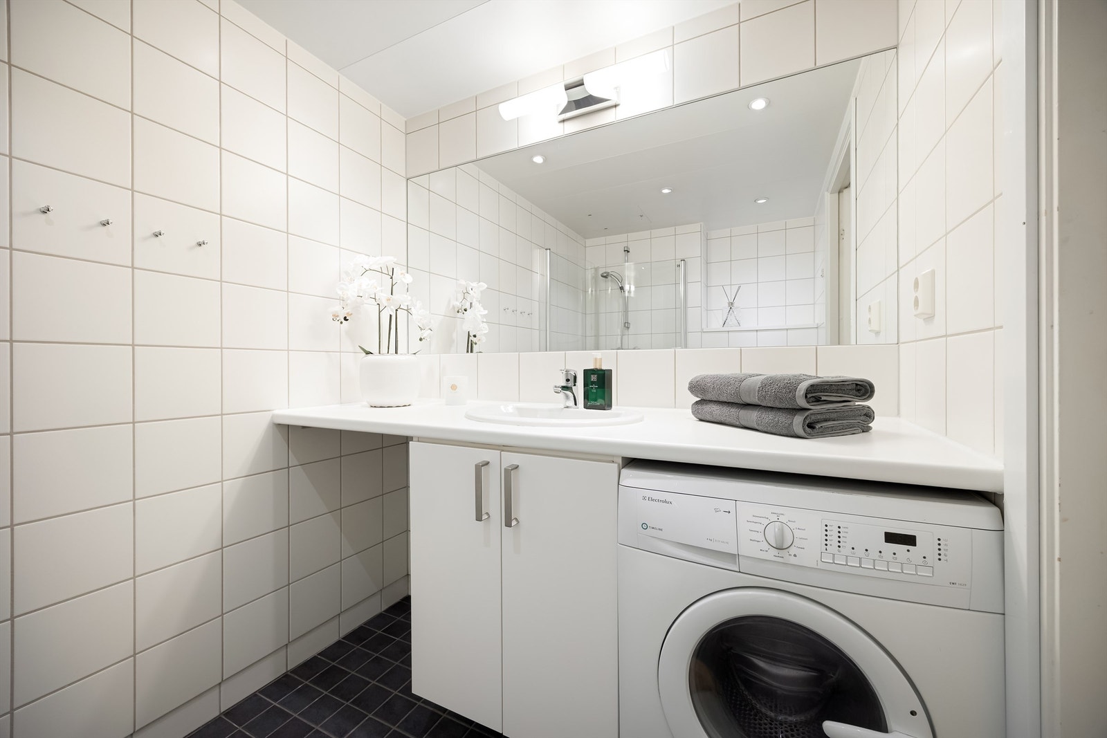 meget praktisk benkeplate på badet. Galleribilde
